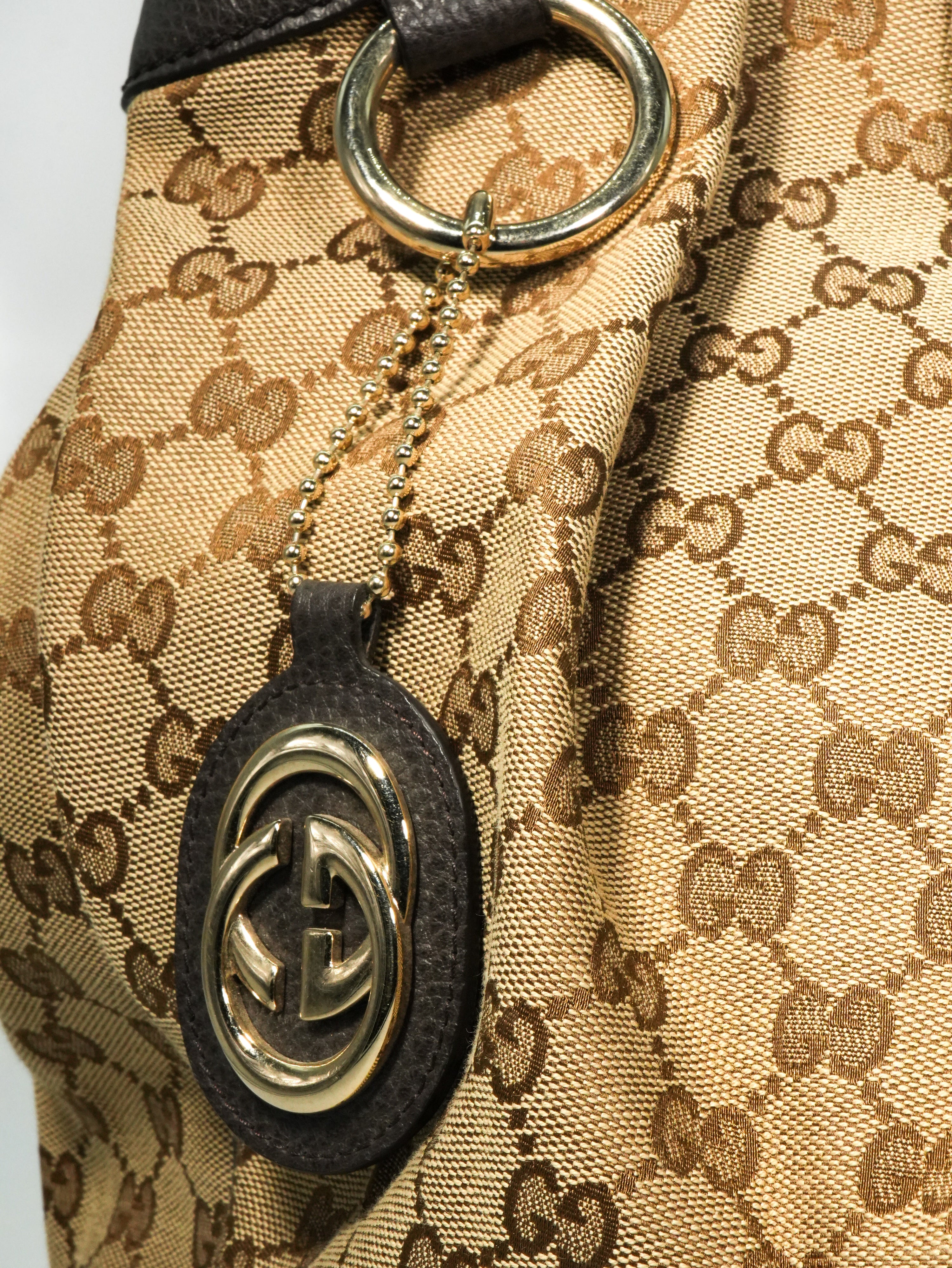 Gucci Sukey Large GG Wave