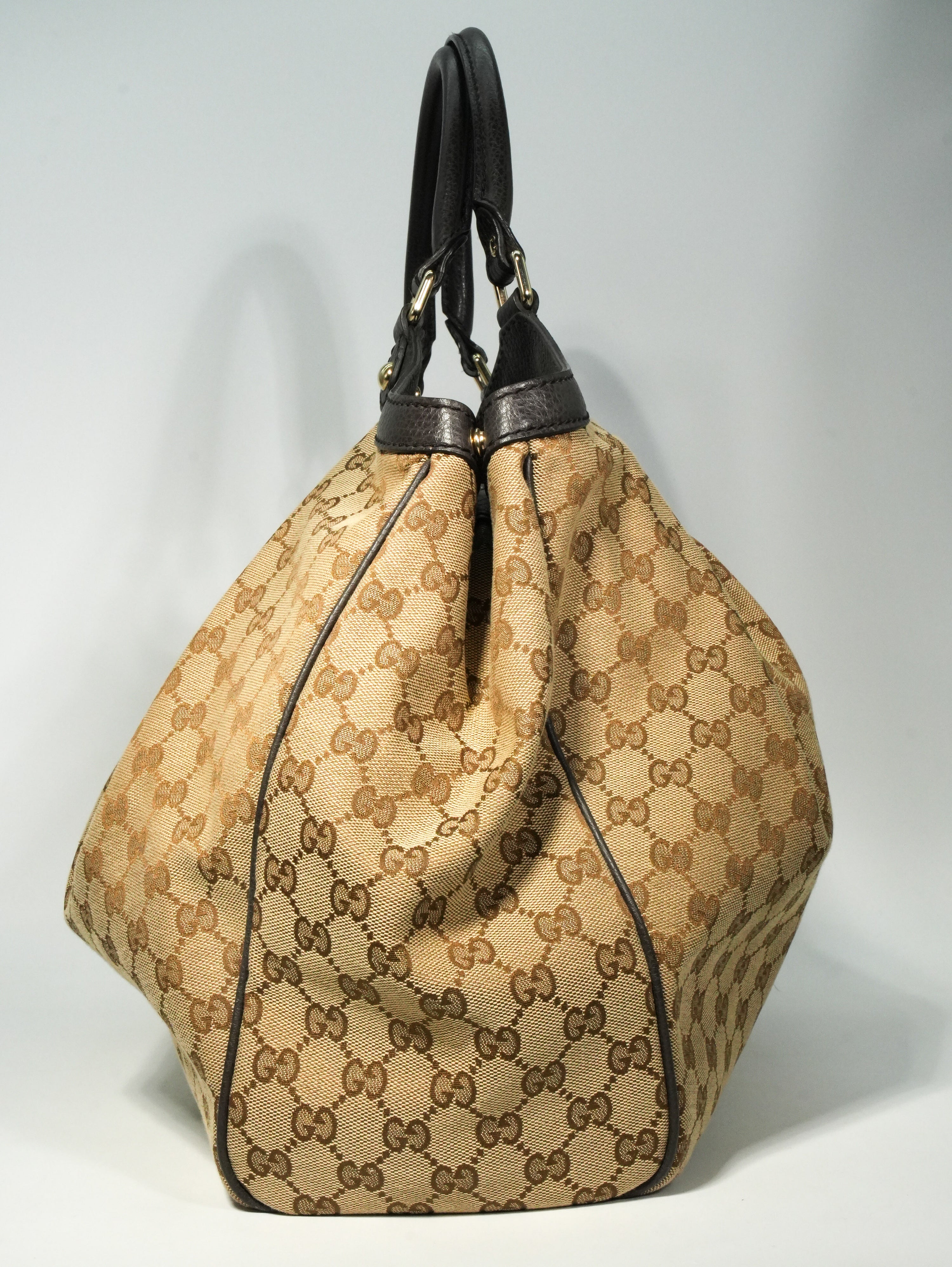 Gucci Sukey Large GG Wave