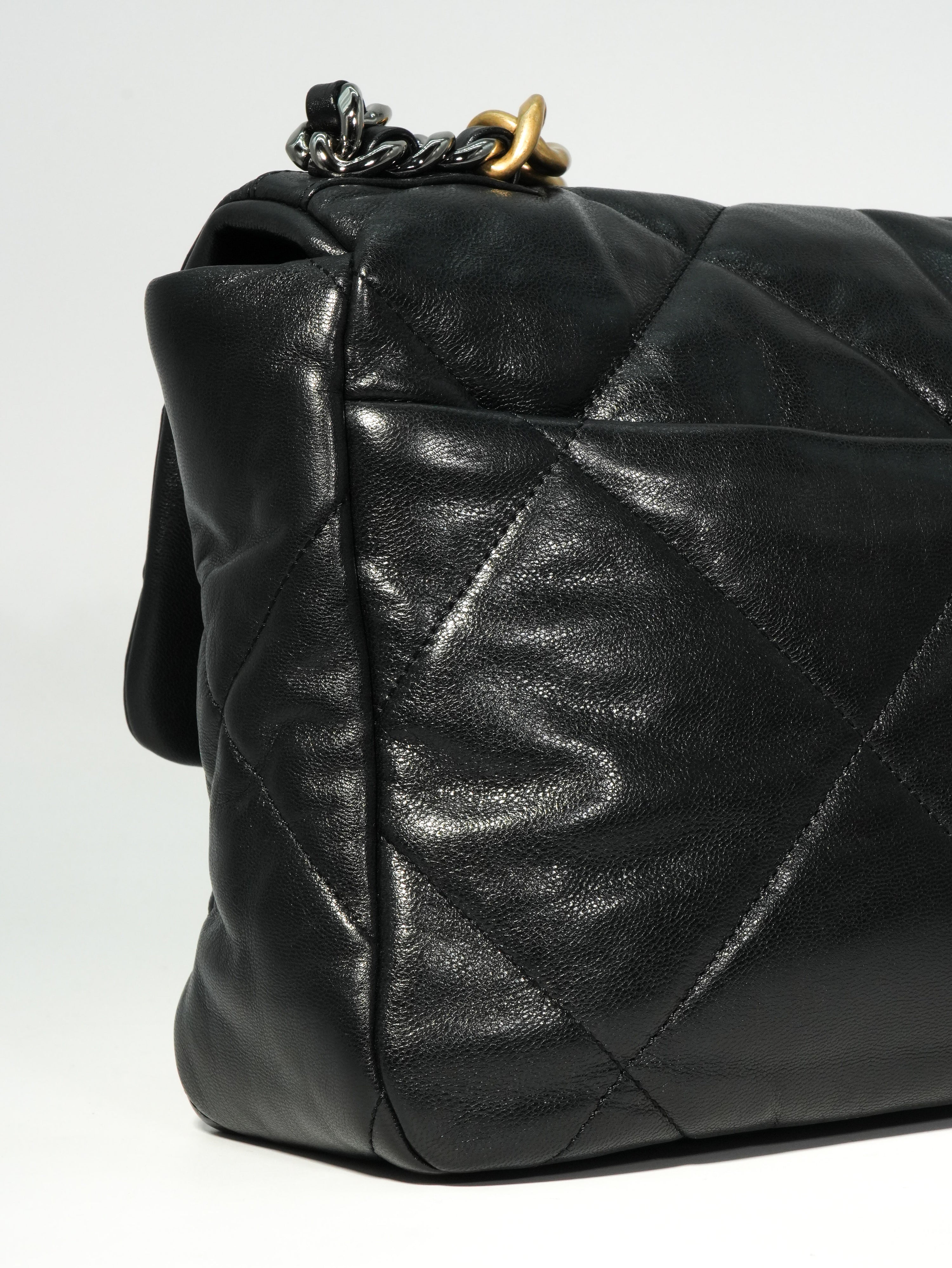 Chanel 19 Large in Pelle d’Agnello