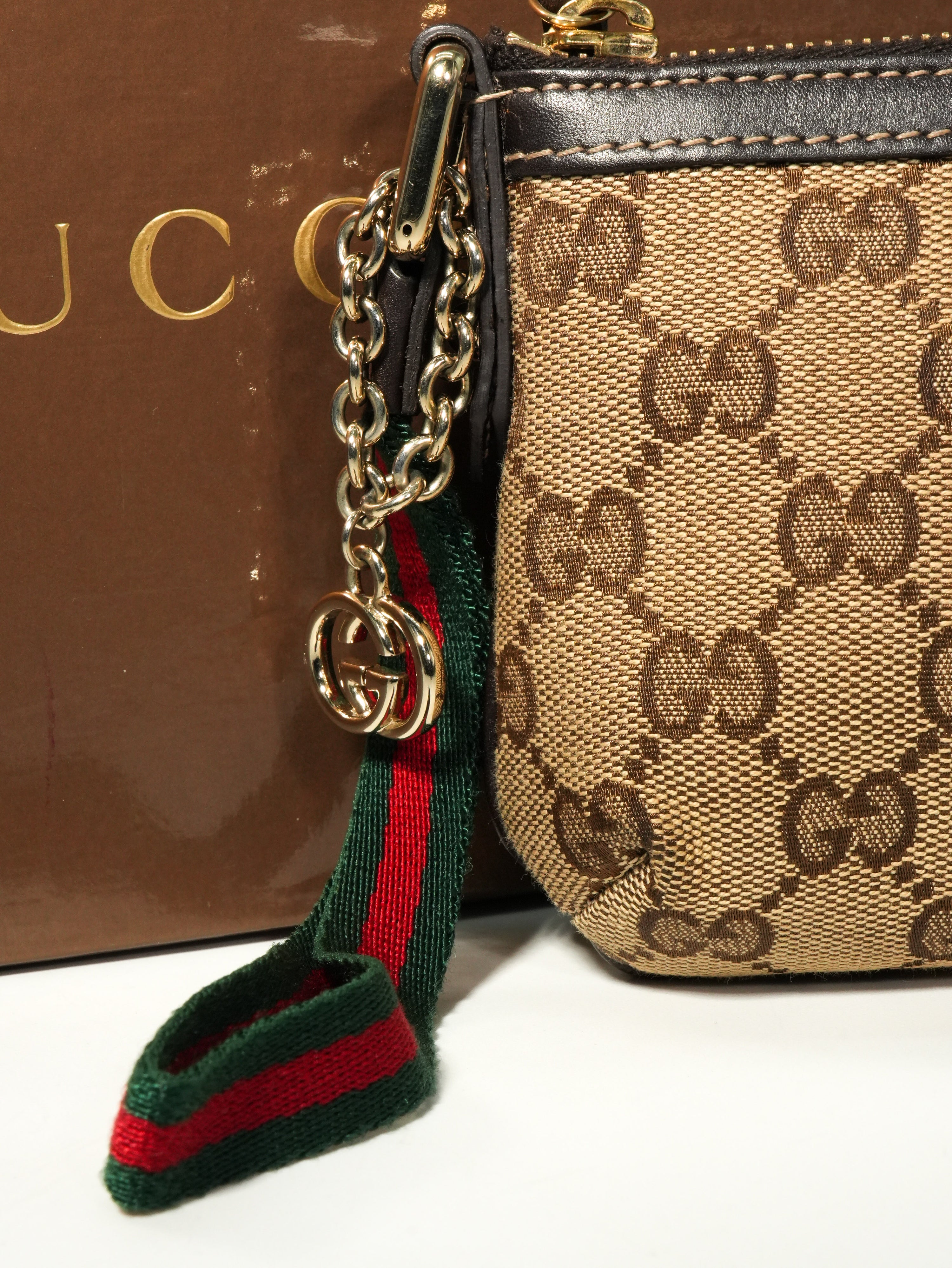 Gucci Mini Pochette GG Wave