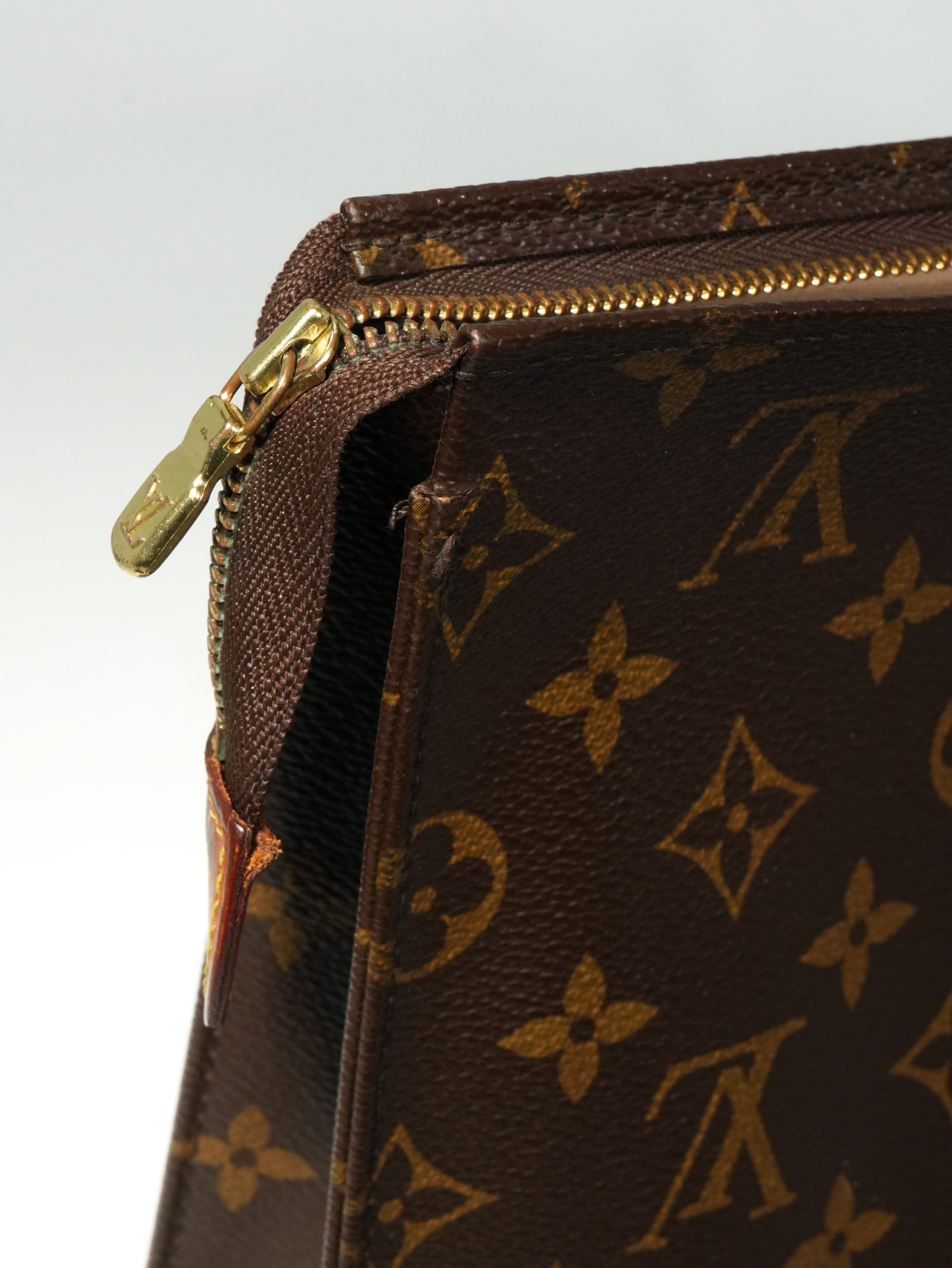 Louis Vuitton Pochette Toilette Monogram