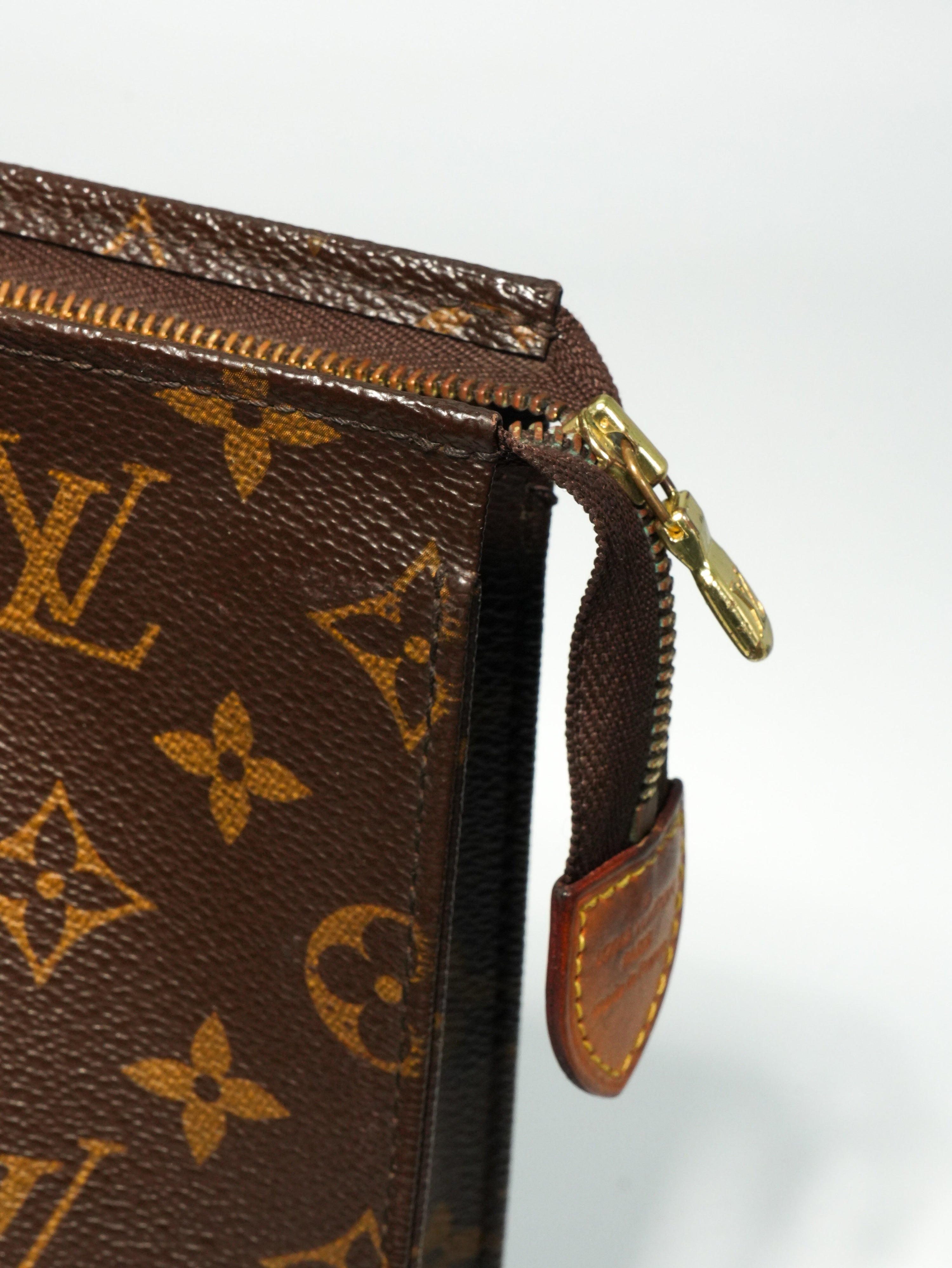Louis Vuitton Pochette Toilette Monogram