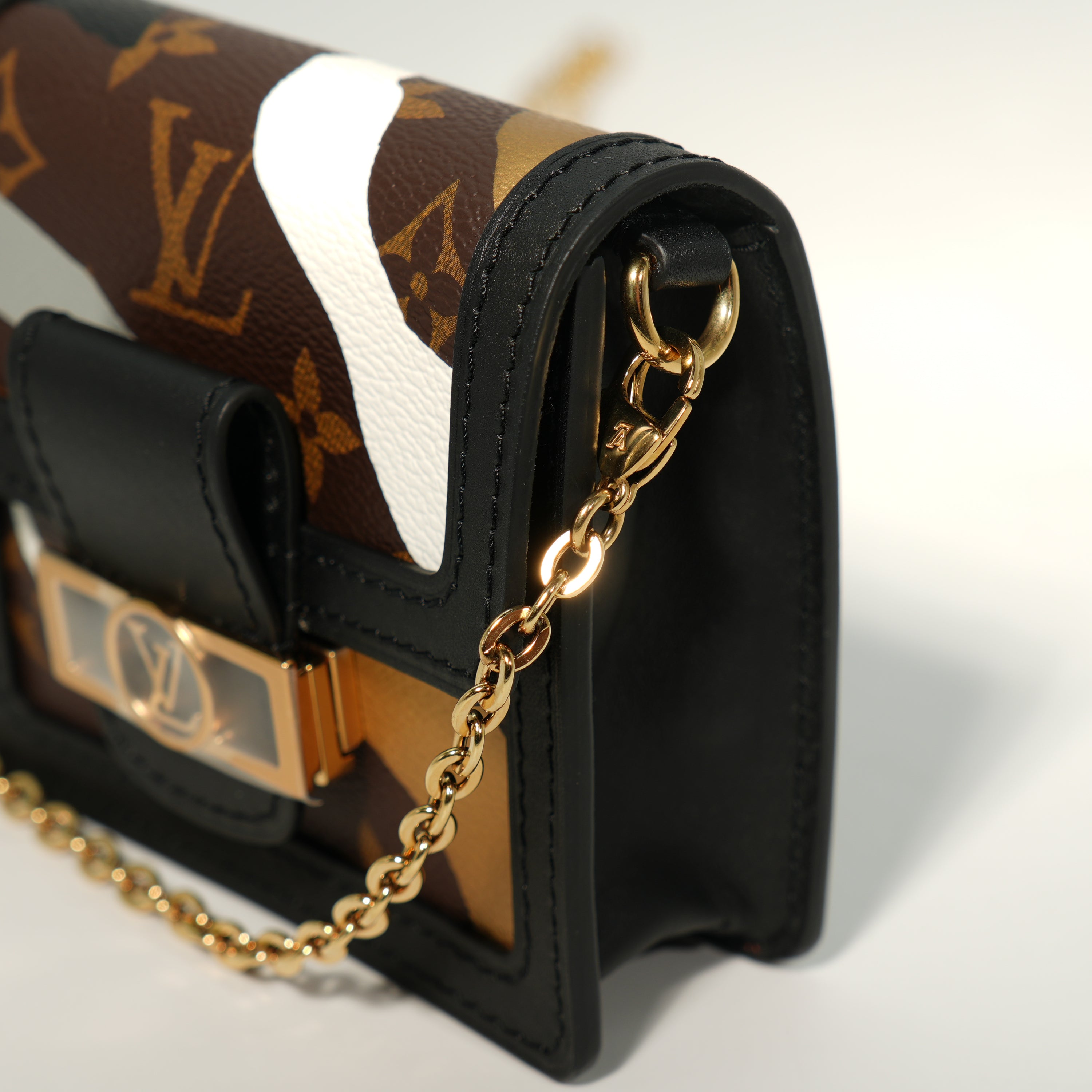 Louis Vuitton Marsupio Dauphine x LOL