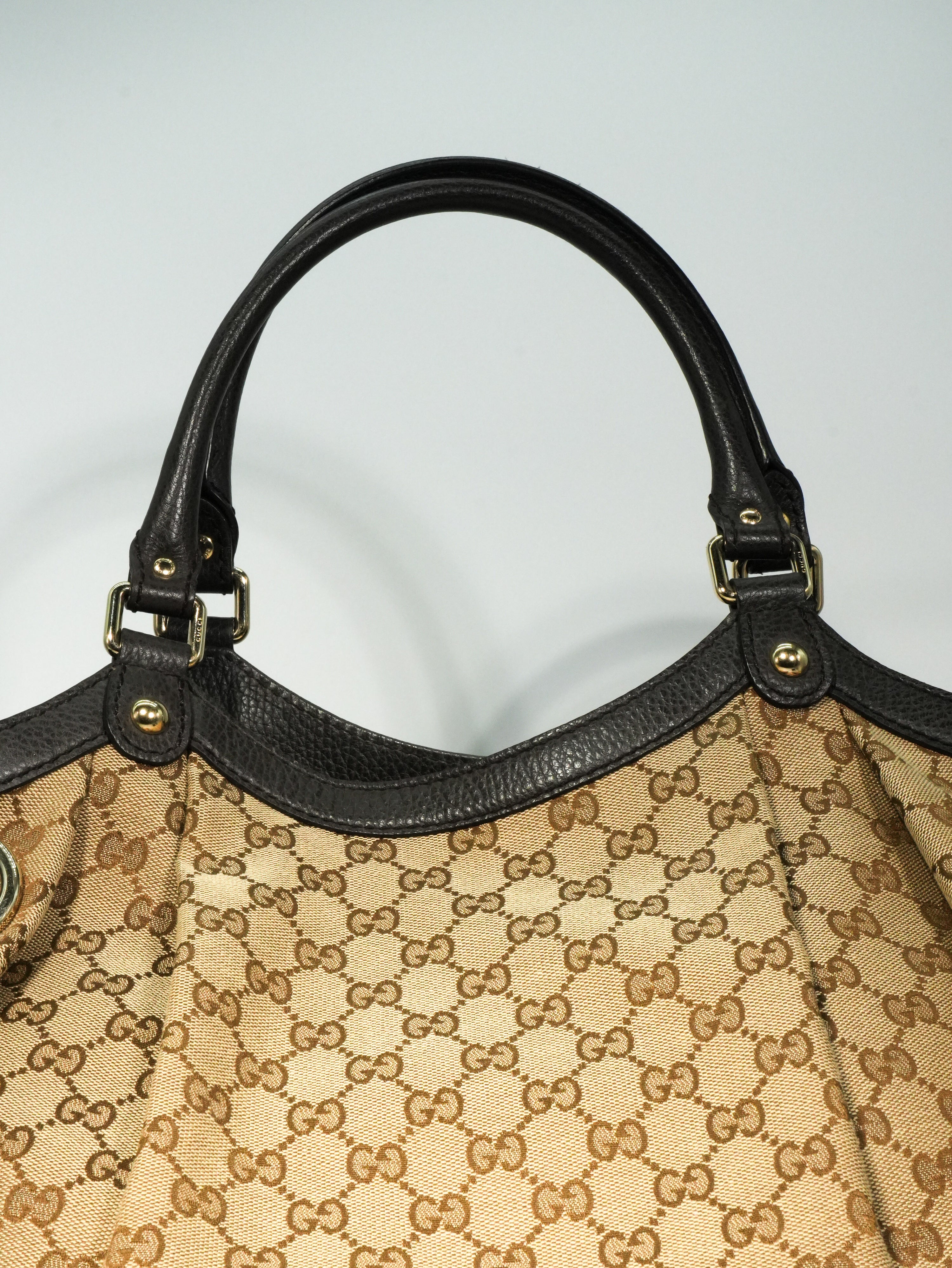 Gucci Sukey Large GG Wave