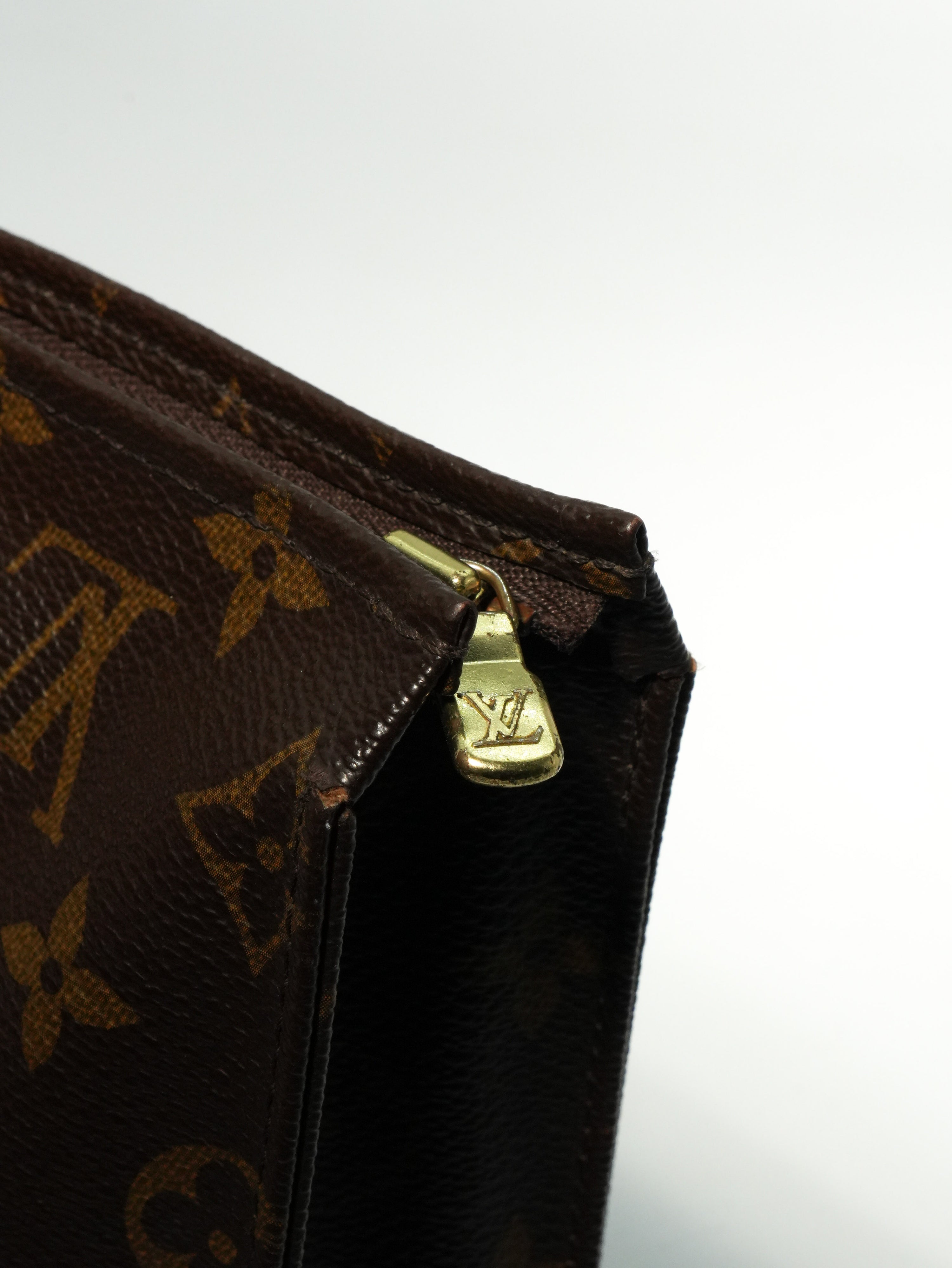 Louis Vuitton Pochette Toilette Monogram
