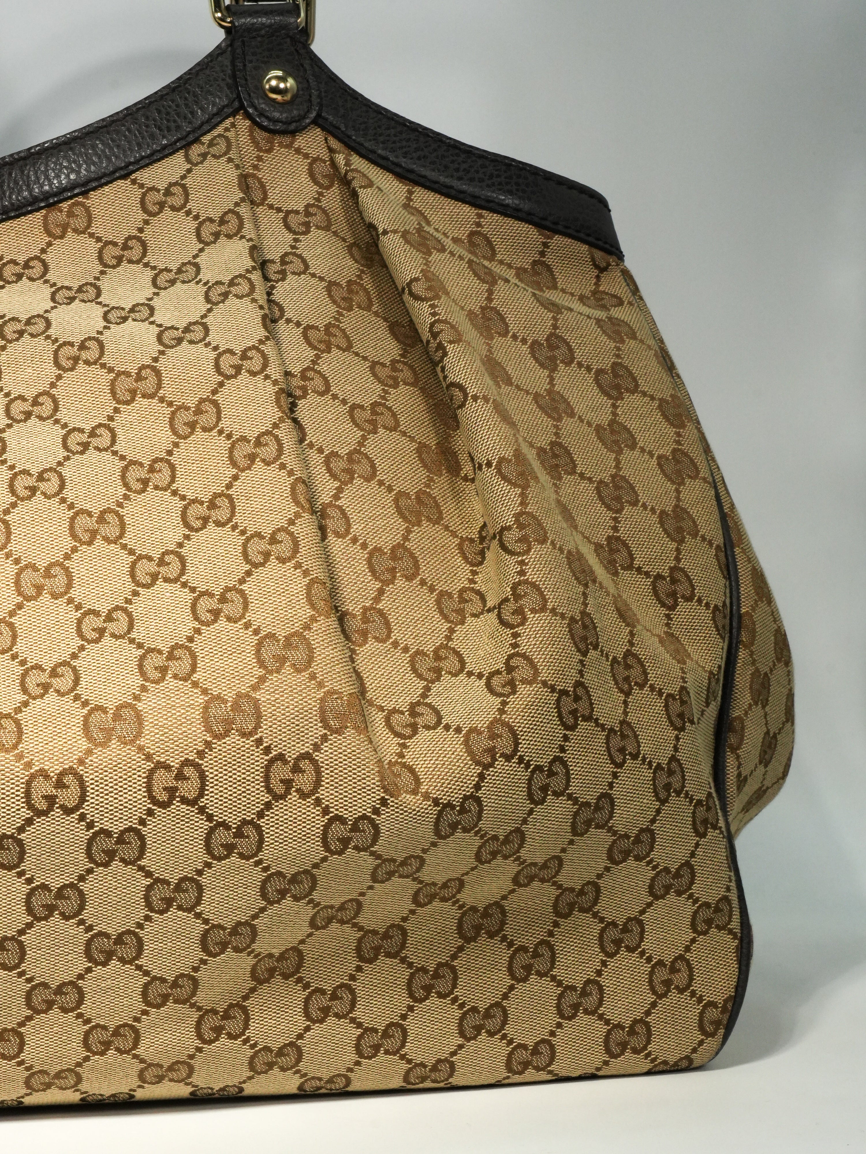 Gucci Sukey Large GG Wave
