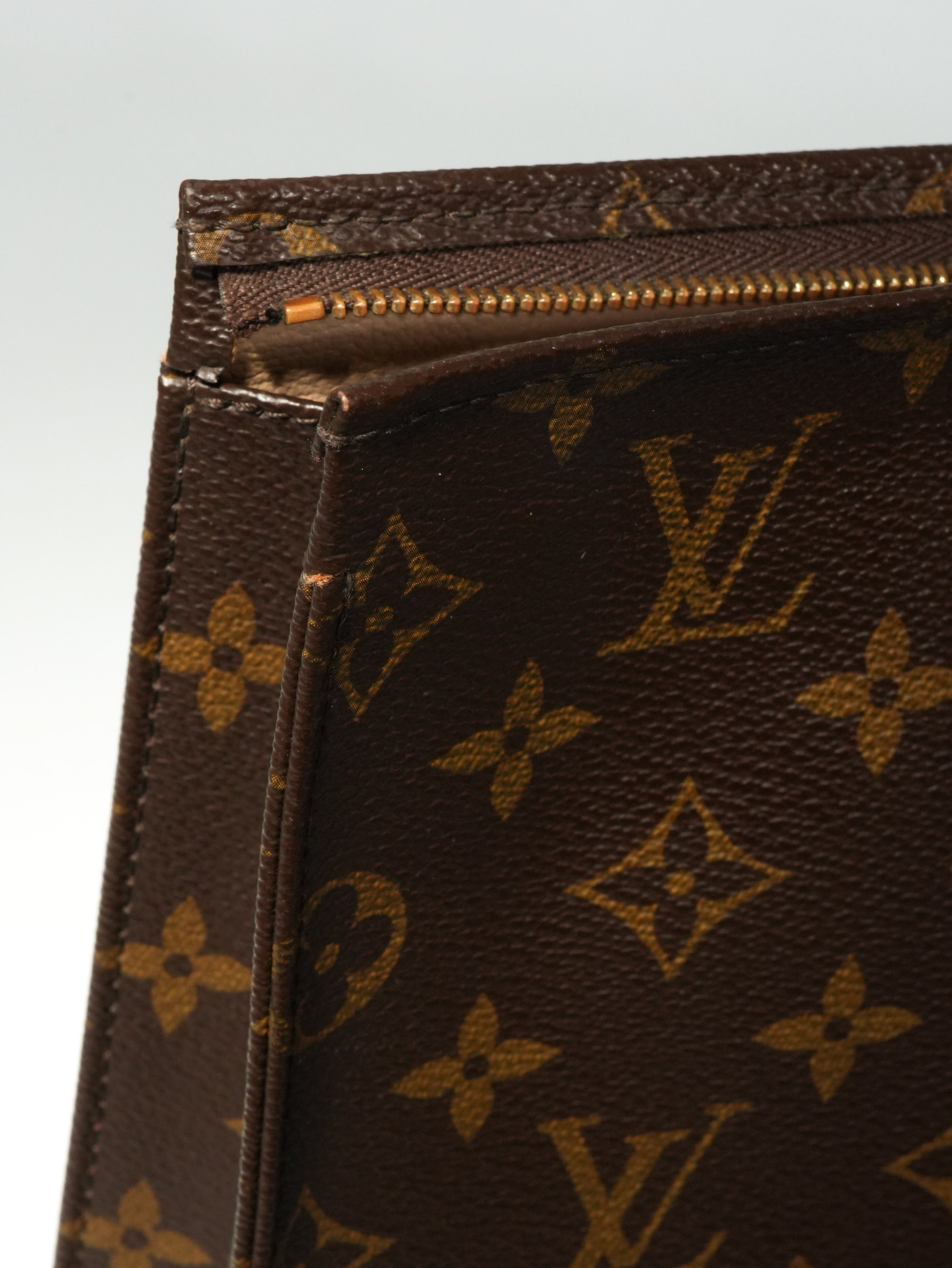Louis Vuitton Pochette Toilette Monogram
