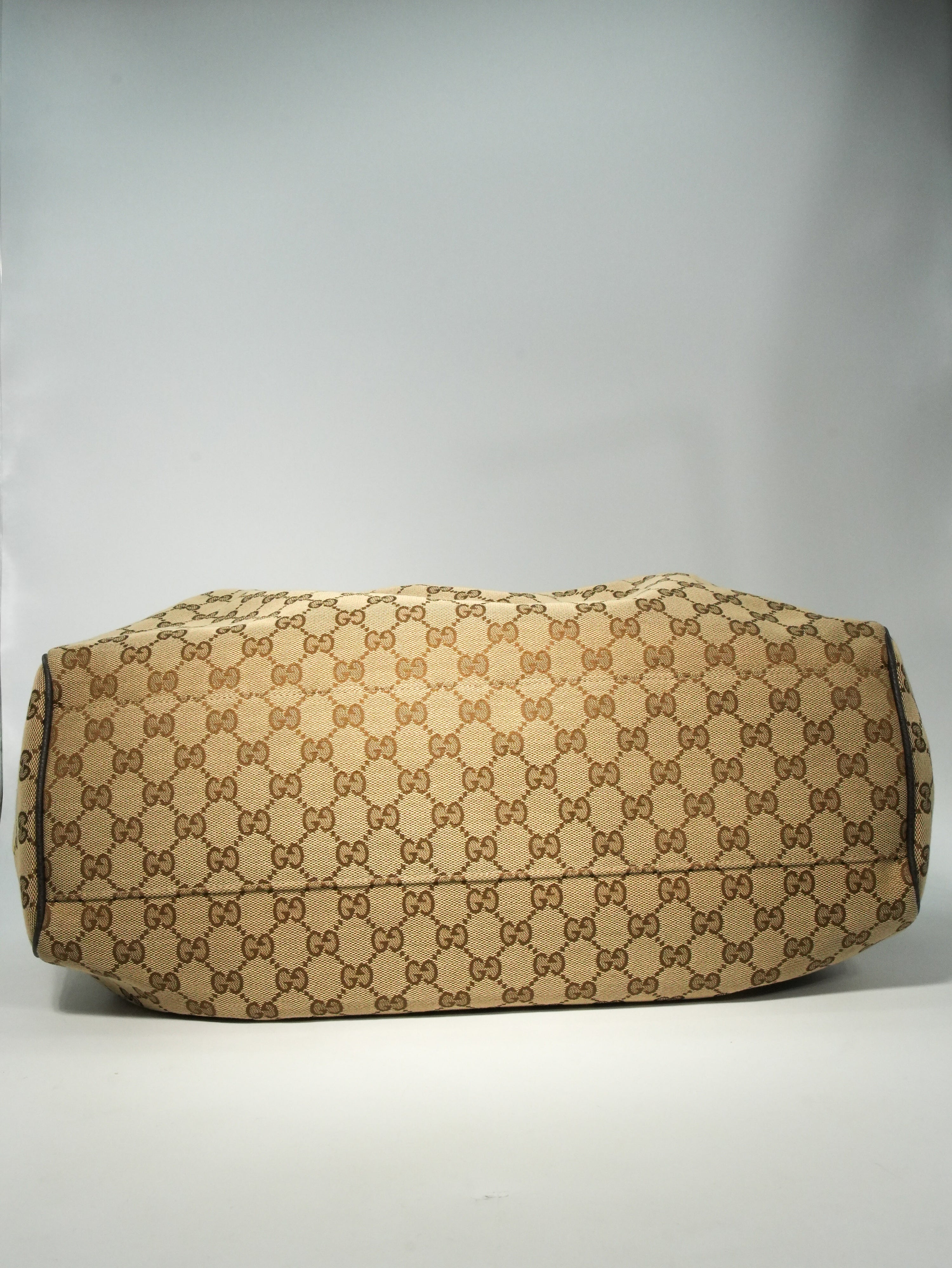 Gucci Sukey Large GG Wave