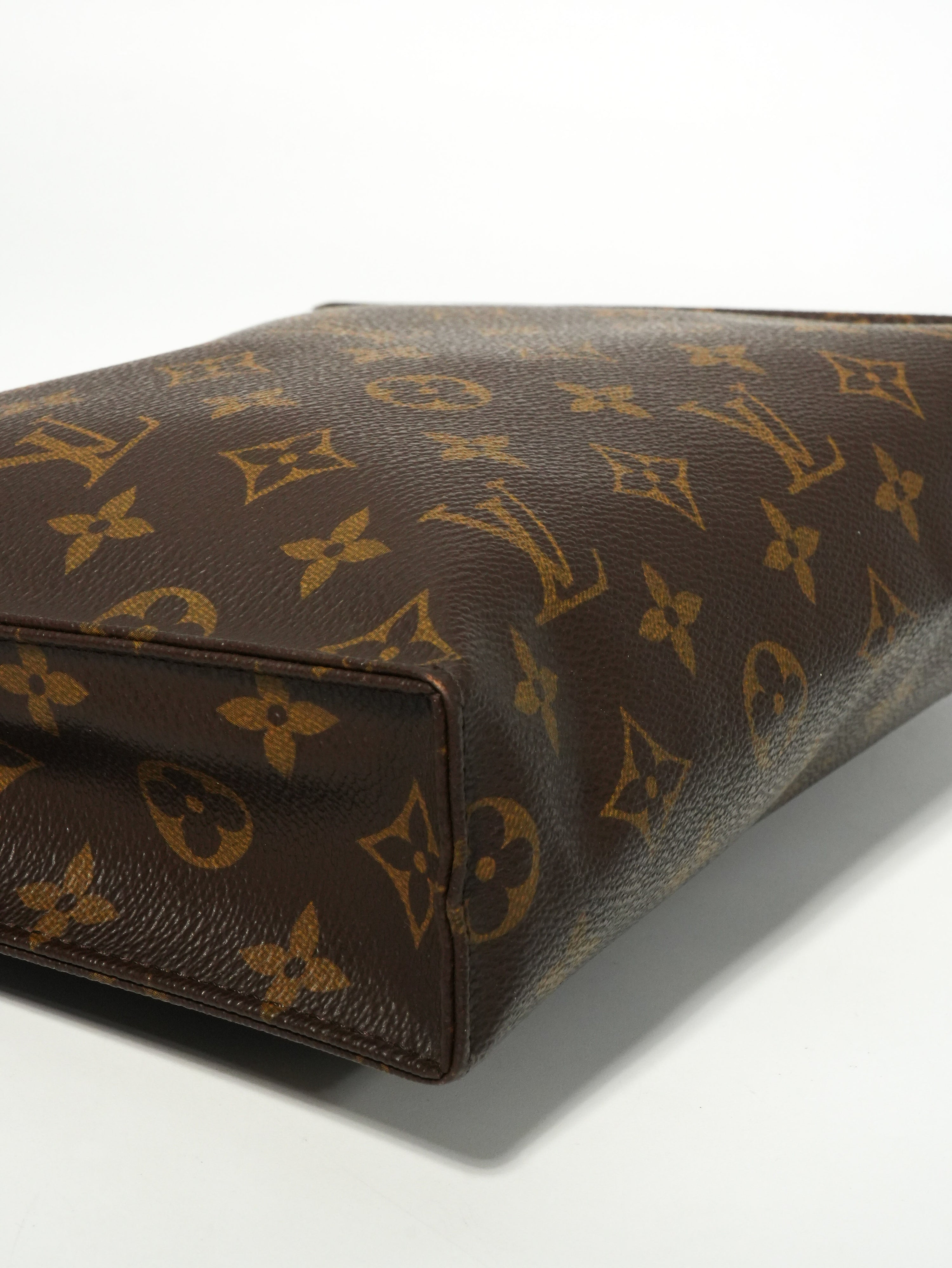 Louis Vuitton Pochette Toilette Monogram