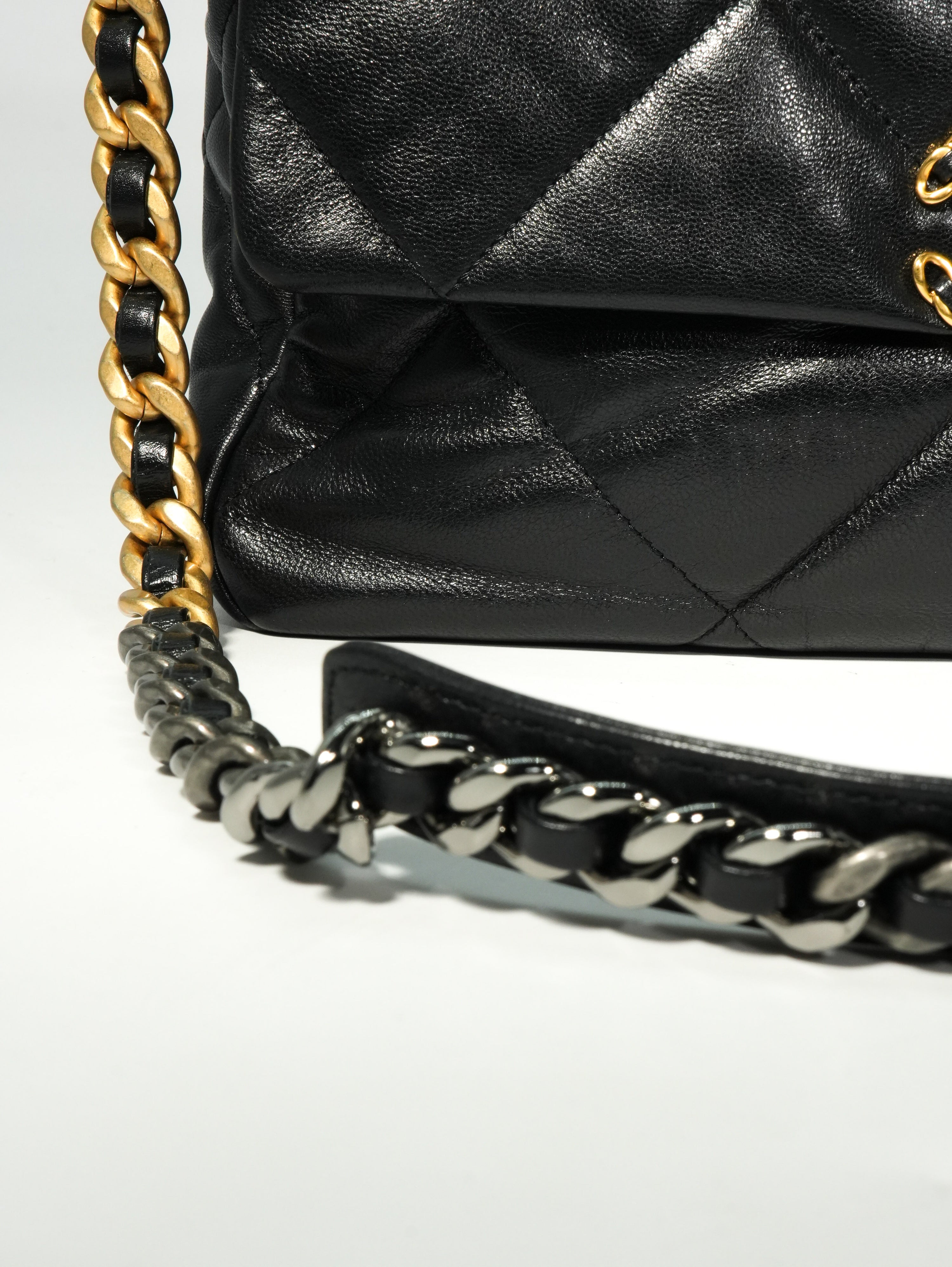 Chanel 19 Large in Pelle d’Agnello