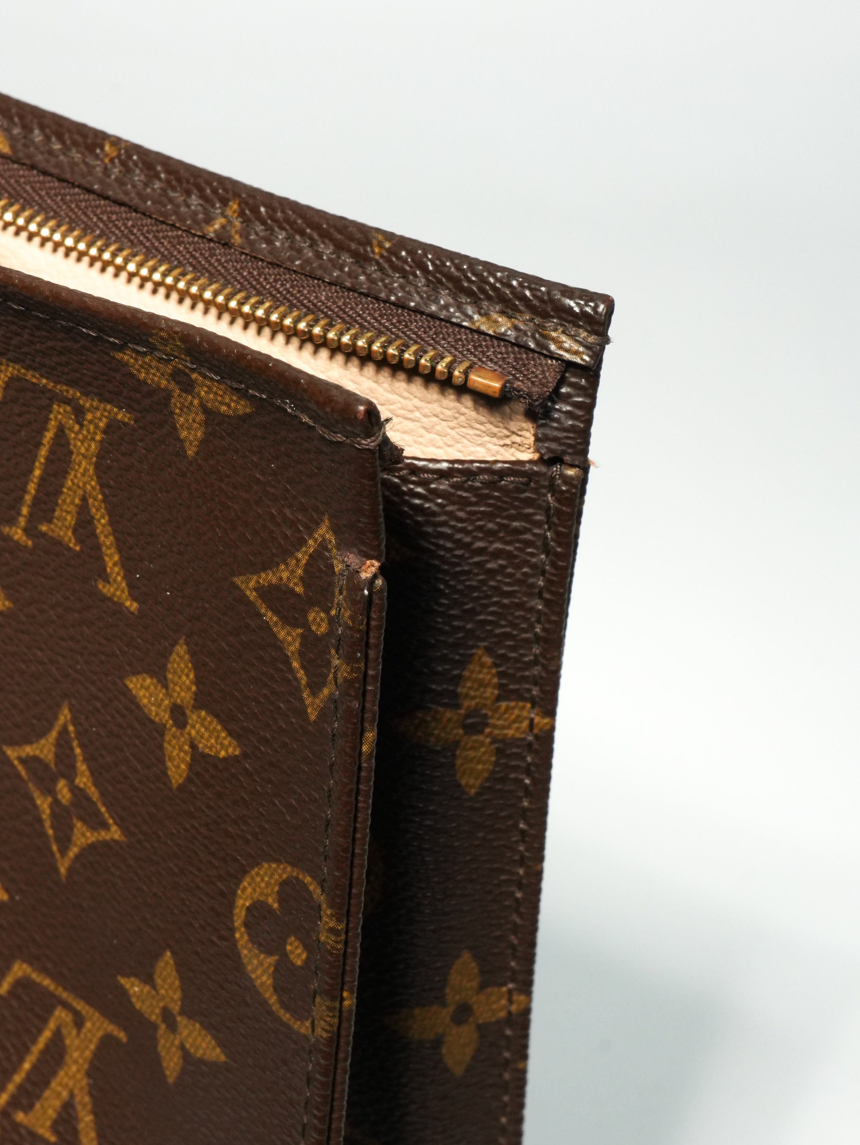 Louis Vuitton Pochette Toilette Monogram