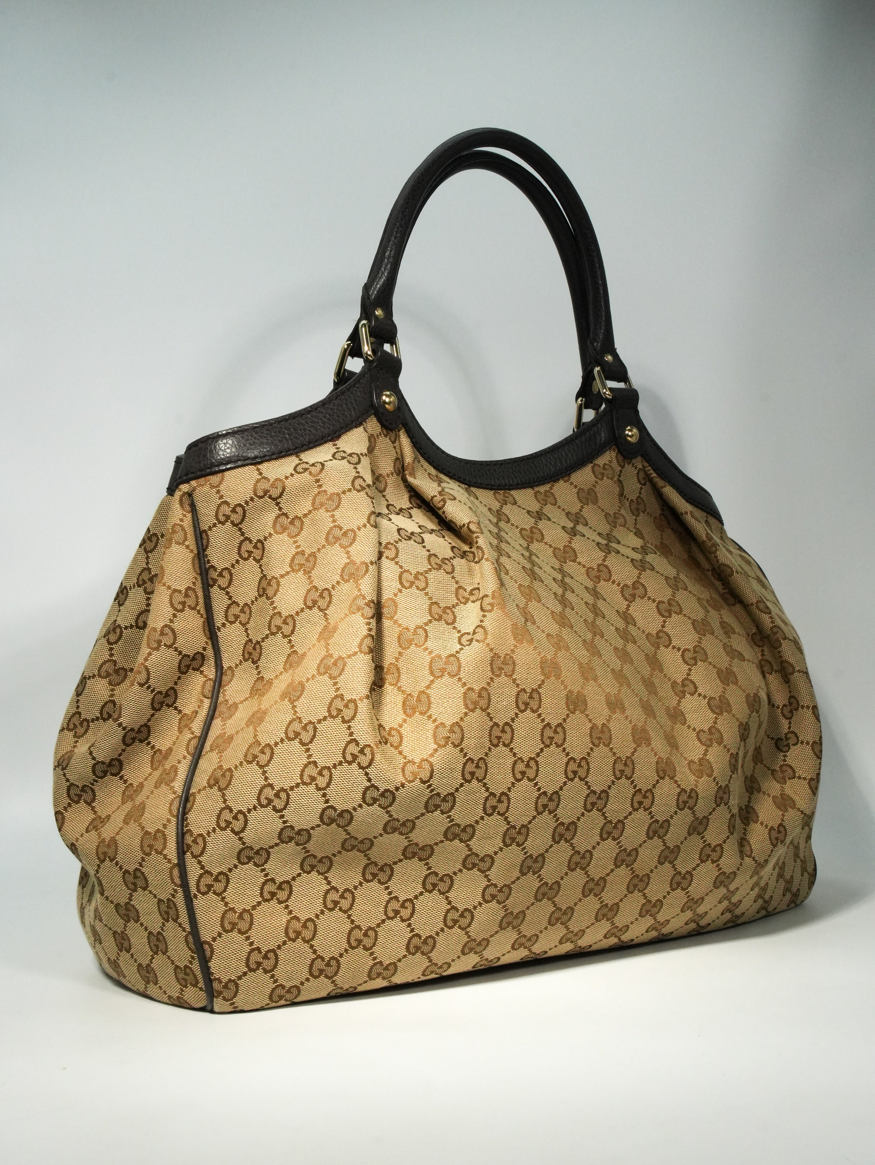 Gucci Sukey Large GG Wave