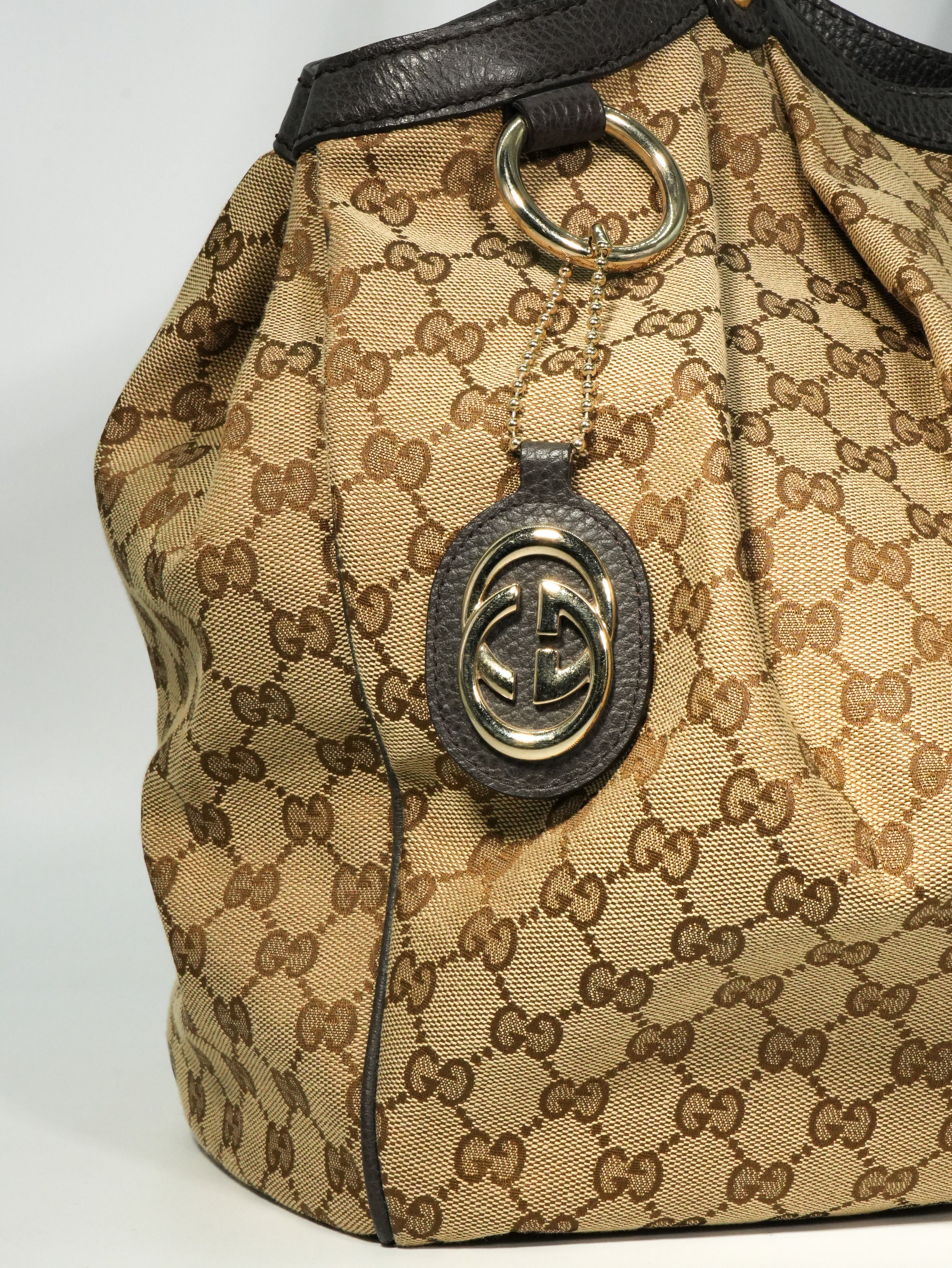 Gucci Sukey Large GG Wave