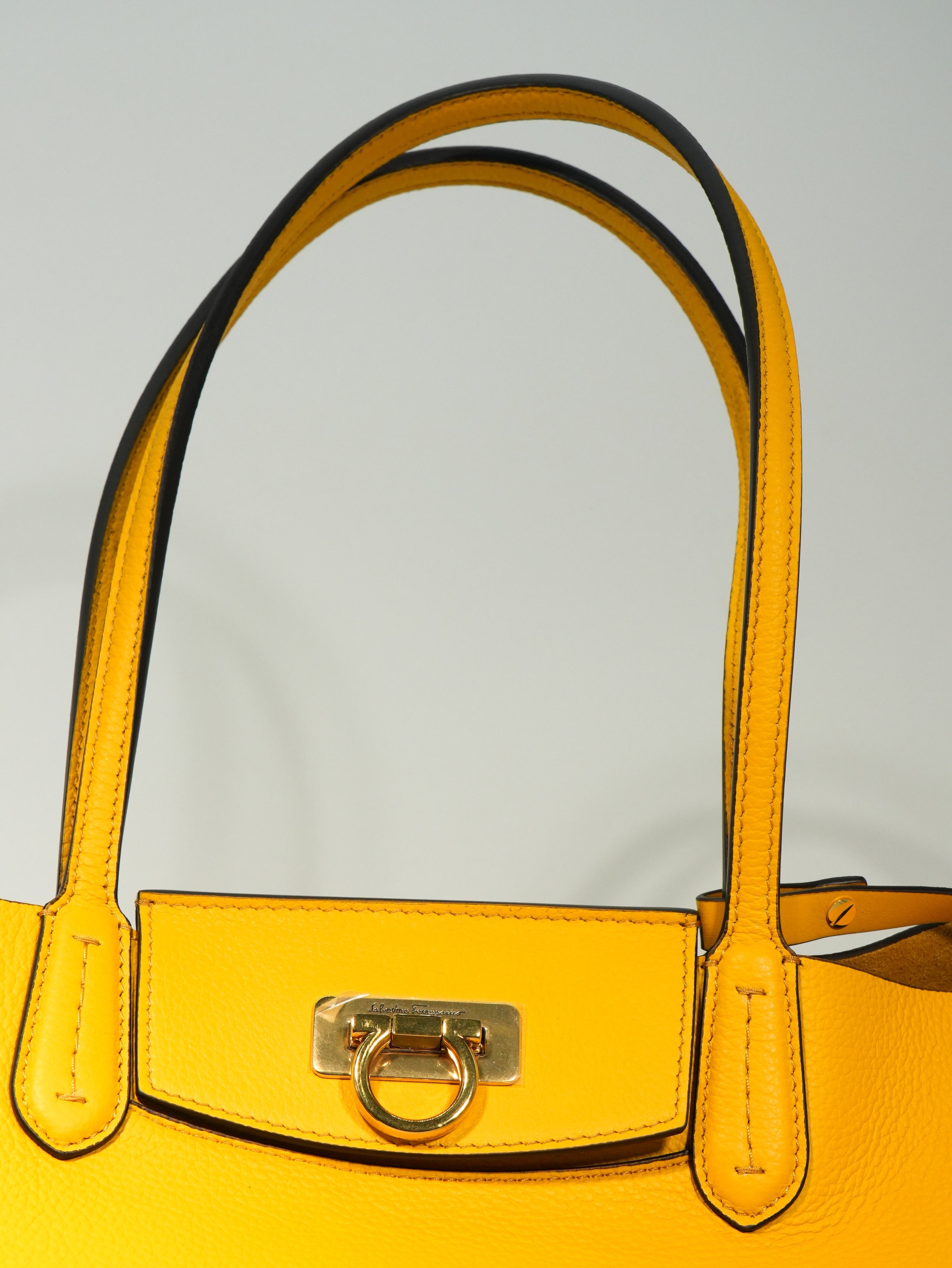 Ferragamo Gancini Tote in Pelle