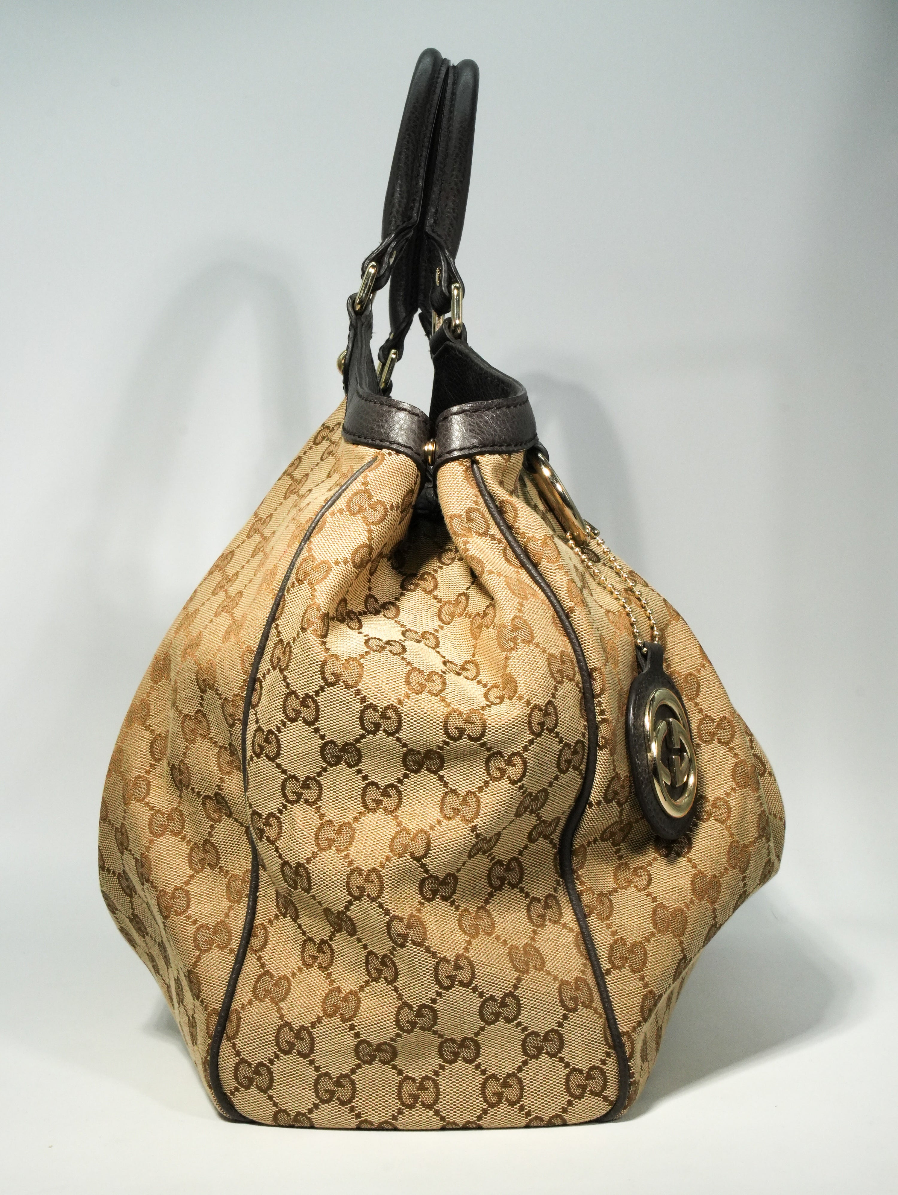 Gucci Sukey Large GG Wave