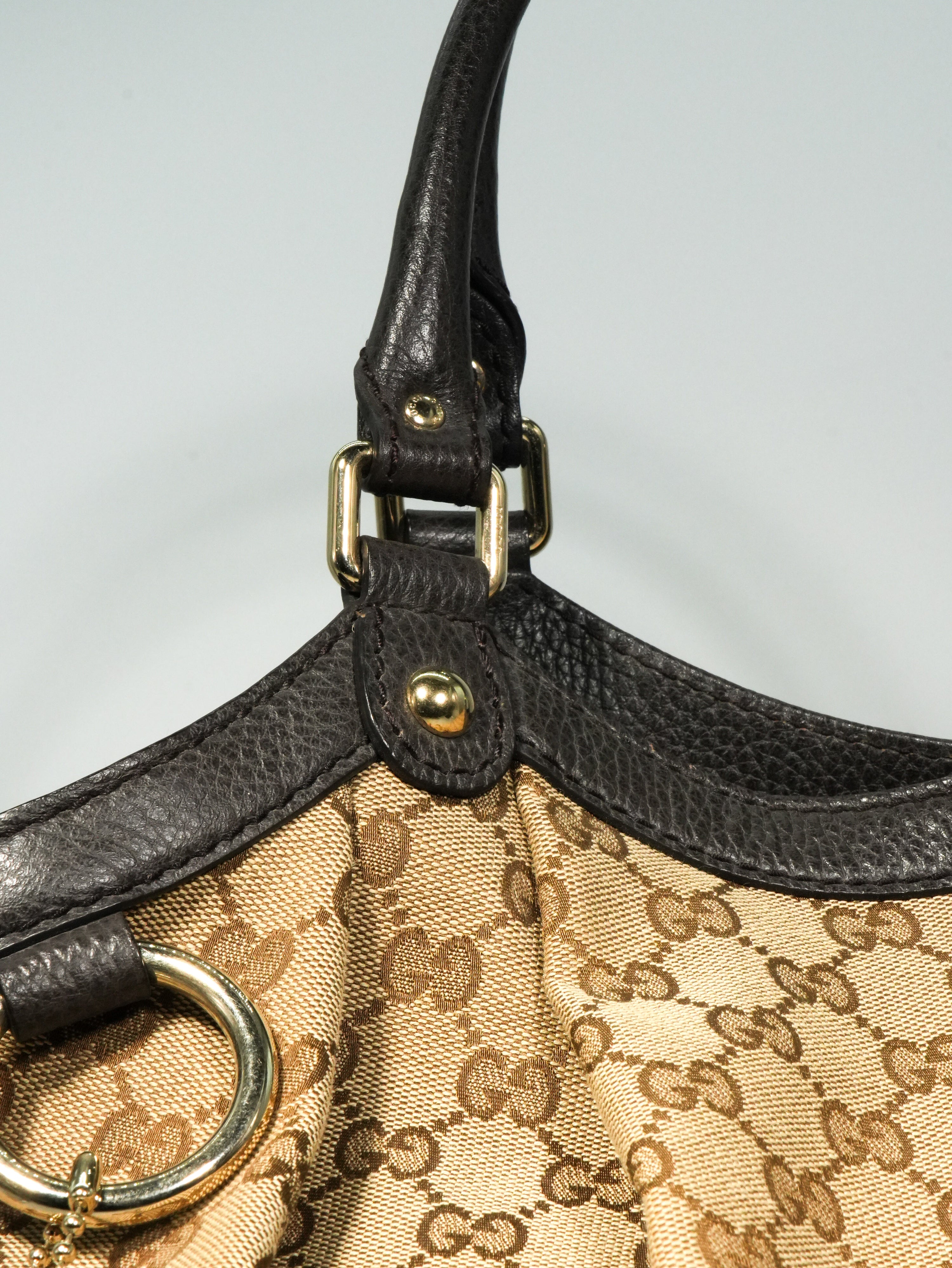 Gucci Sukey Large GG Wave