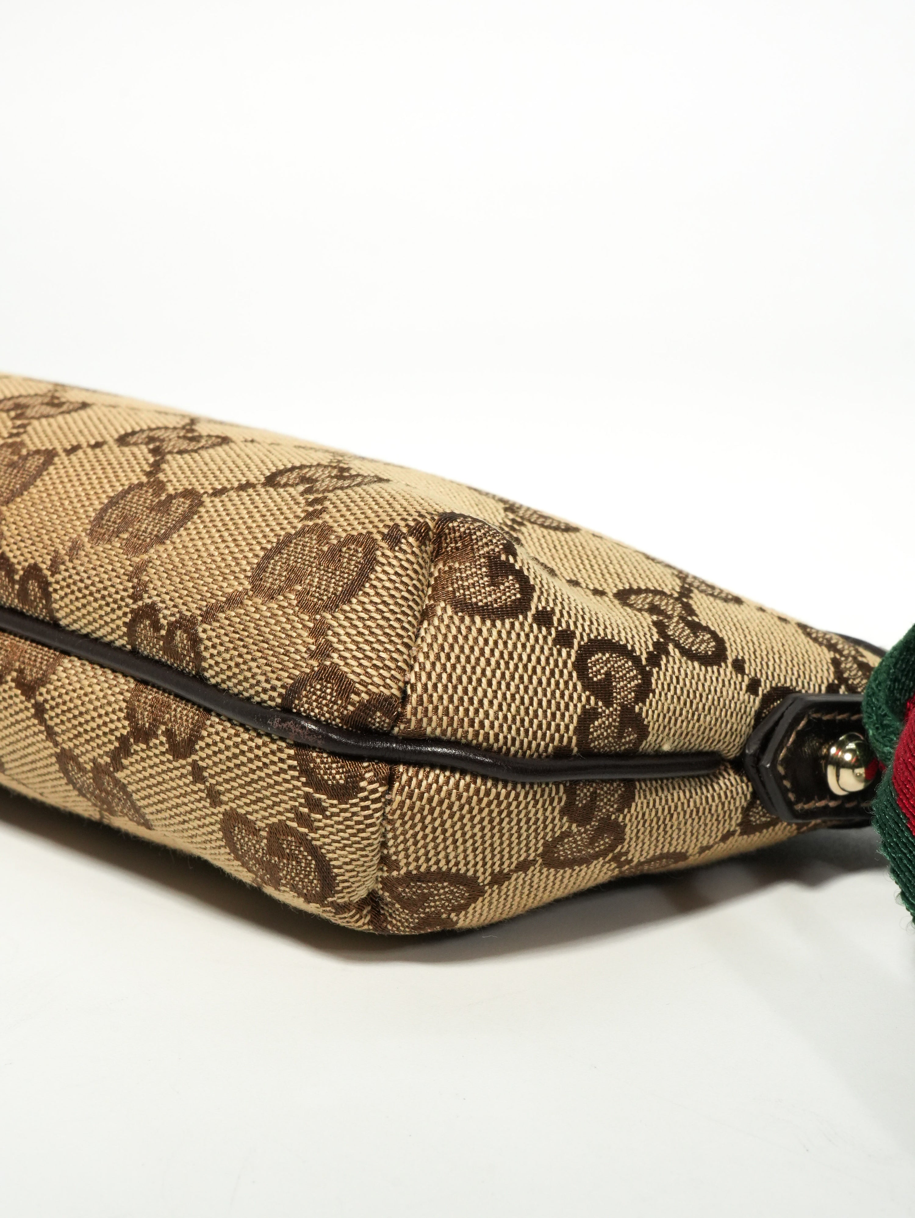 Gucci Mini Pochette GG Wave