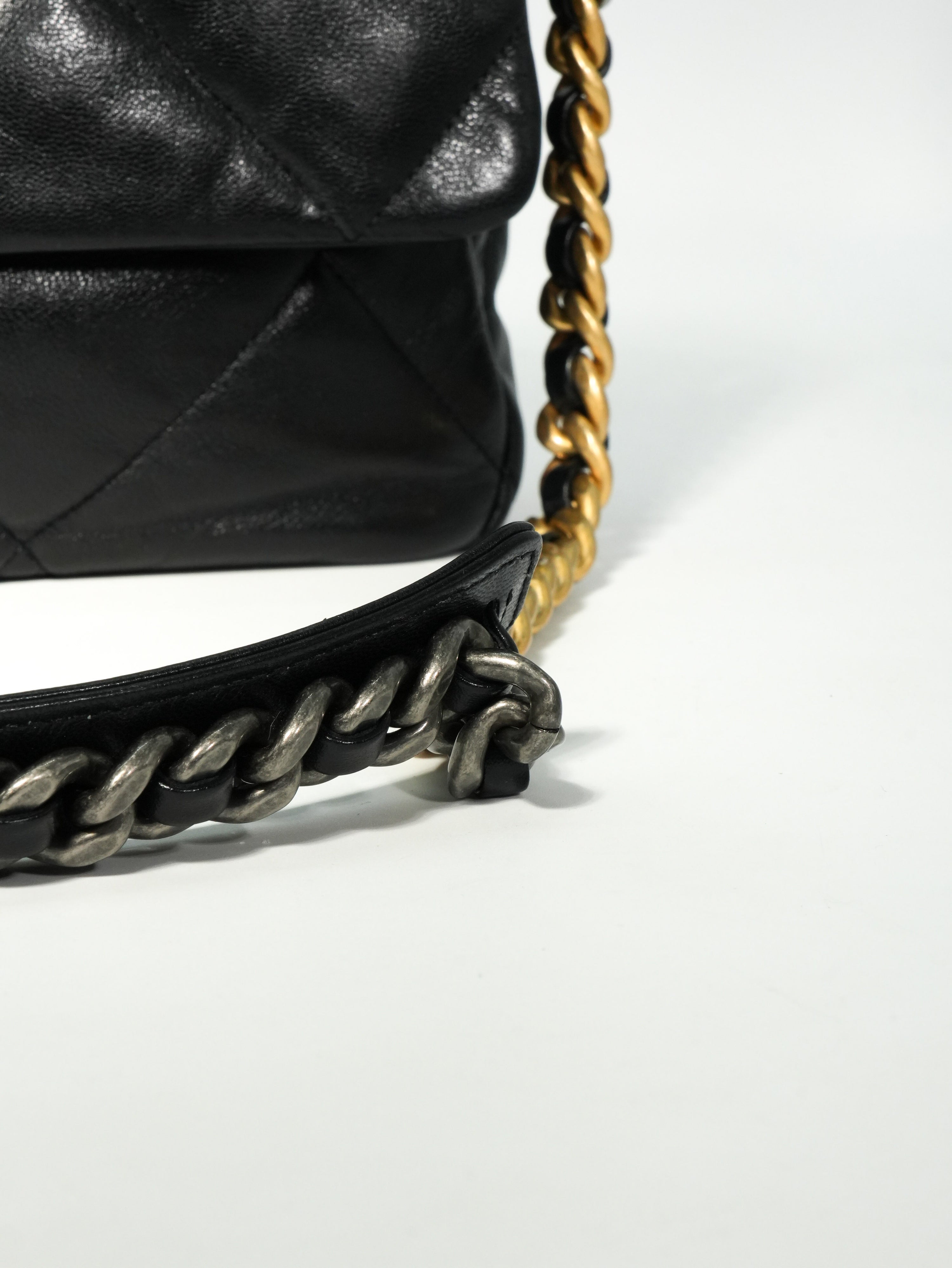 Chanel 19 Large in Pelle d’Agnello