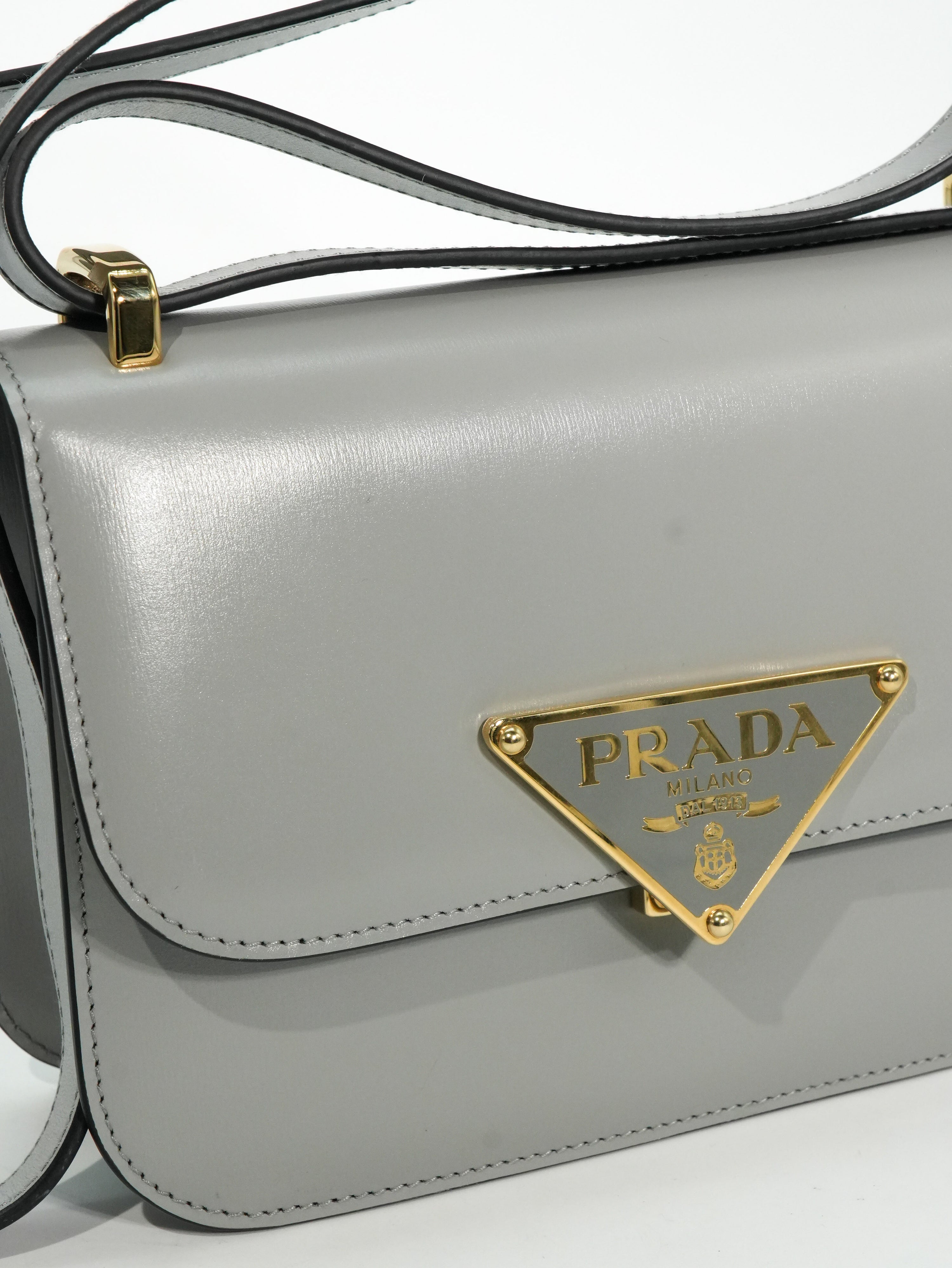 Prada Emblème in Pelle