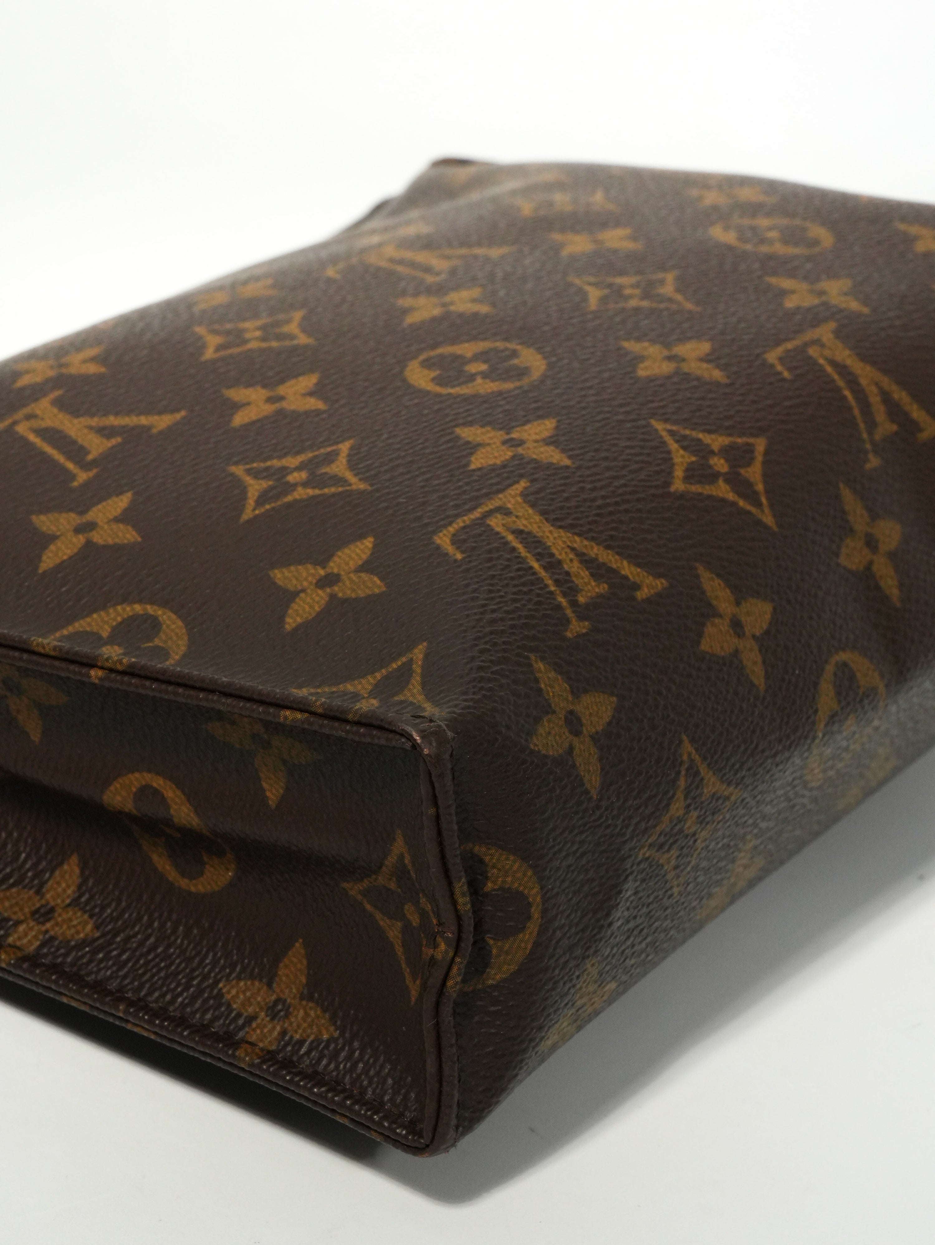 Louis Vuitton Pochette Toilette Monogram