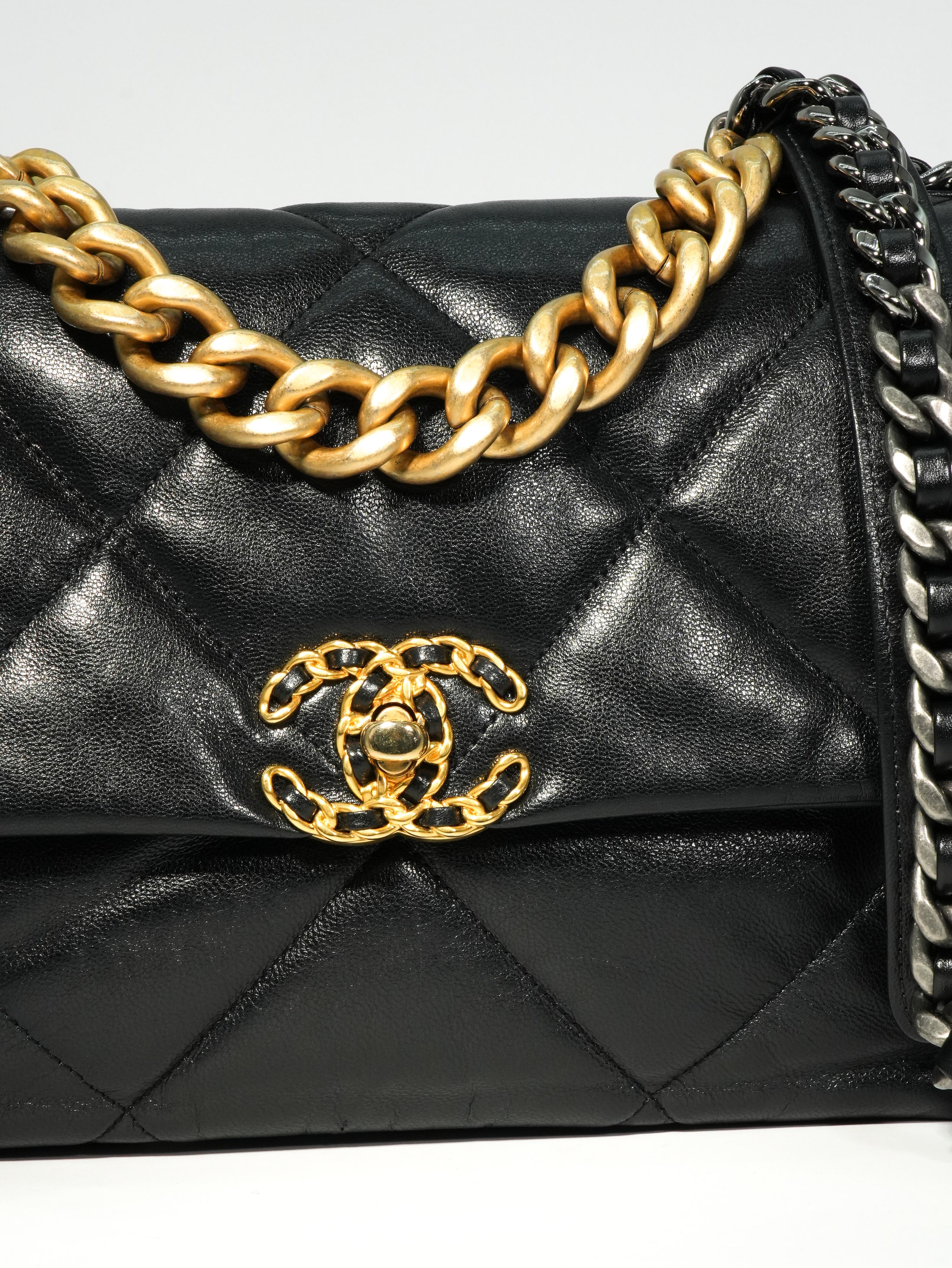 Chanel 19 Large in Pelle d’Agnello