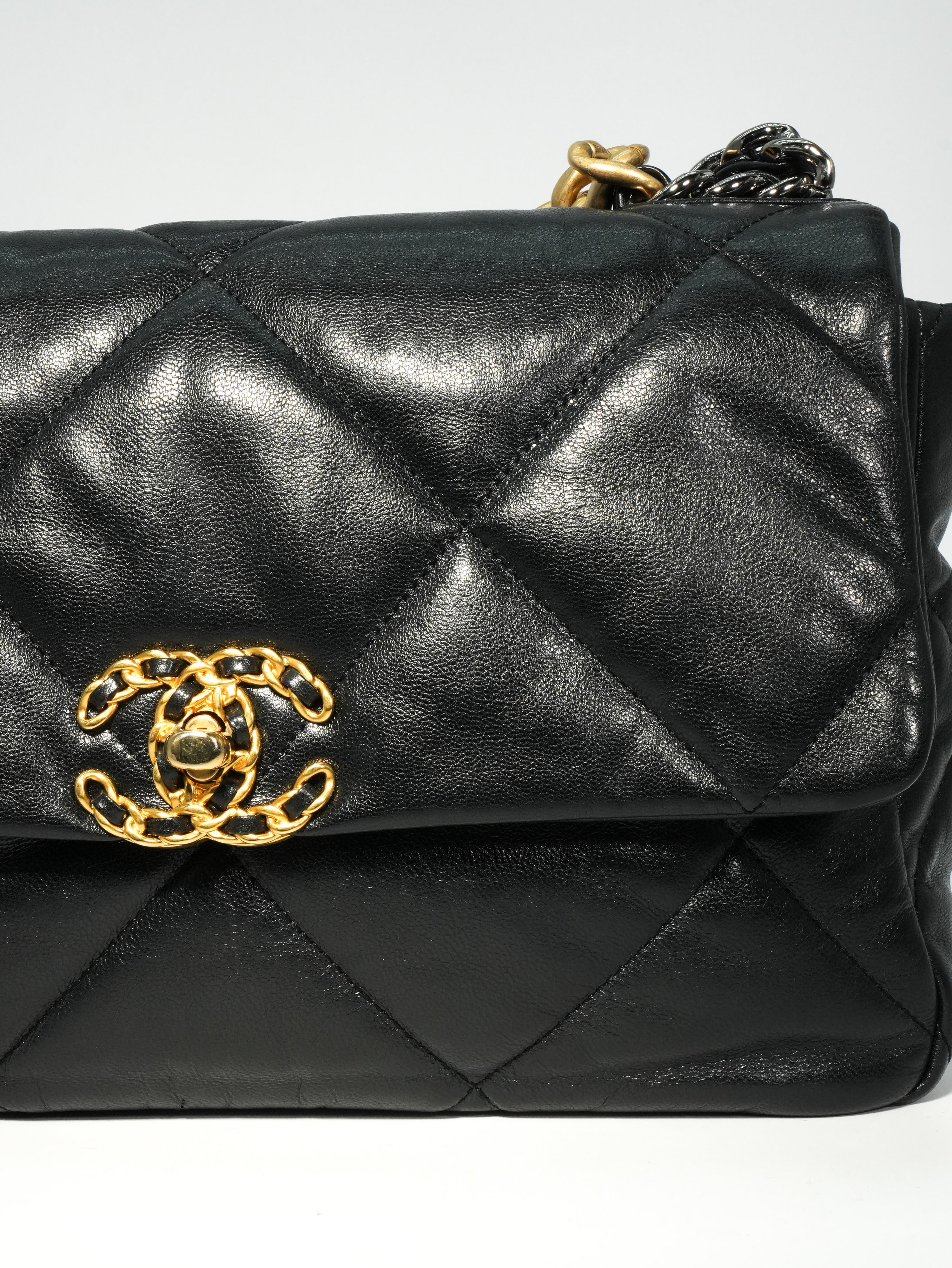 Chanel 19 Large in Pelle d’Agnello