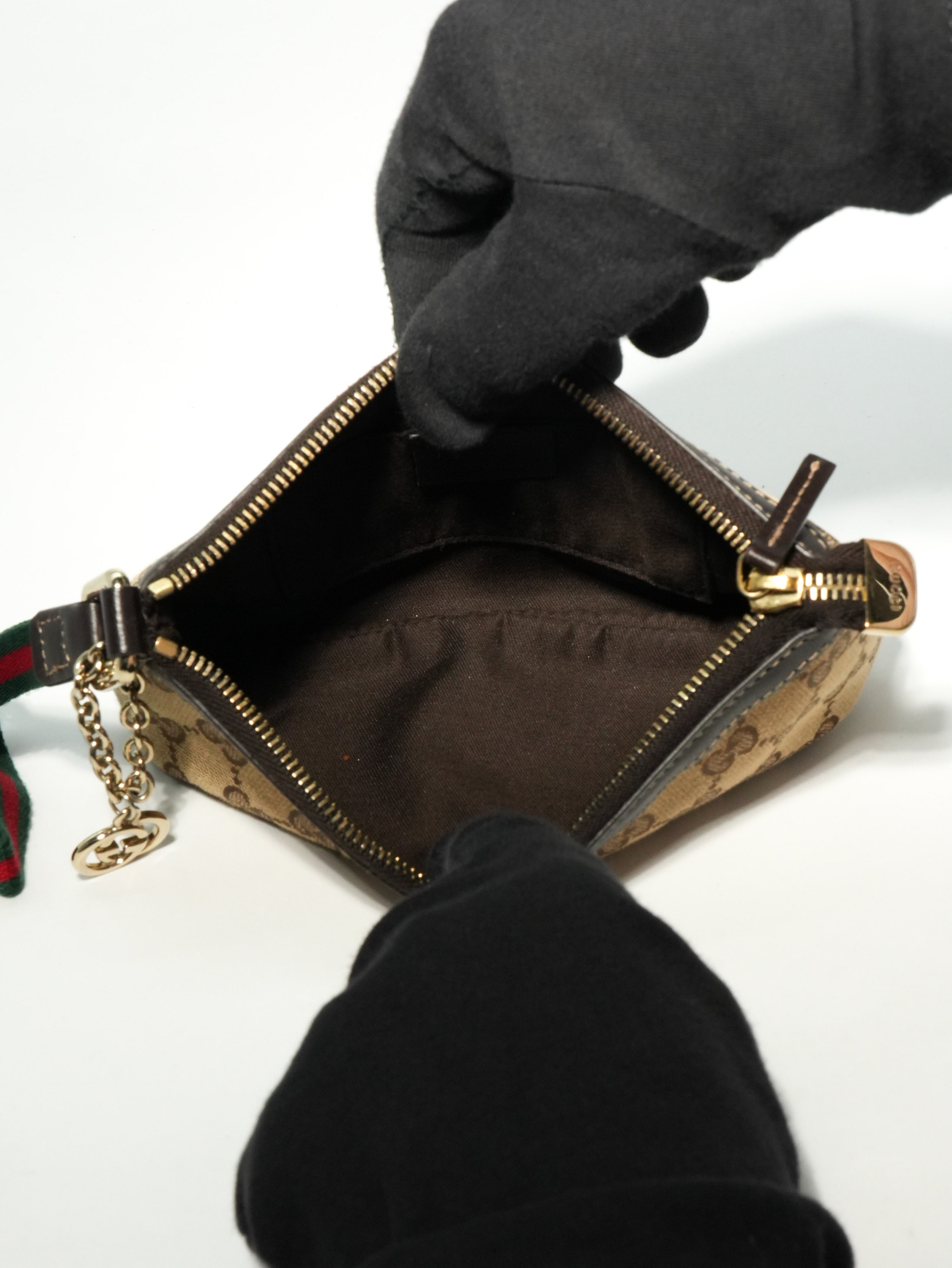 Gucci Mini Pochette GG Wave