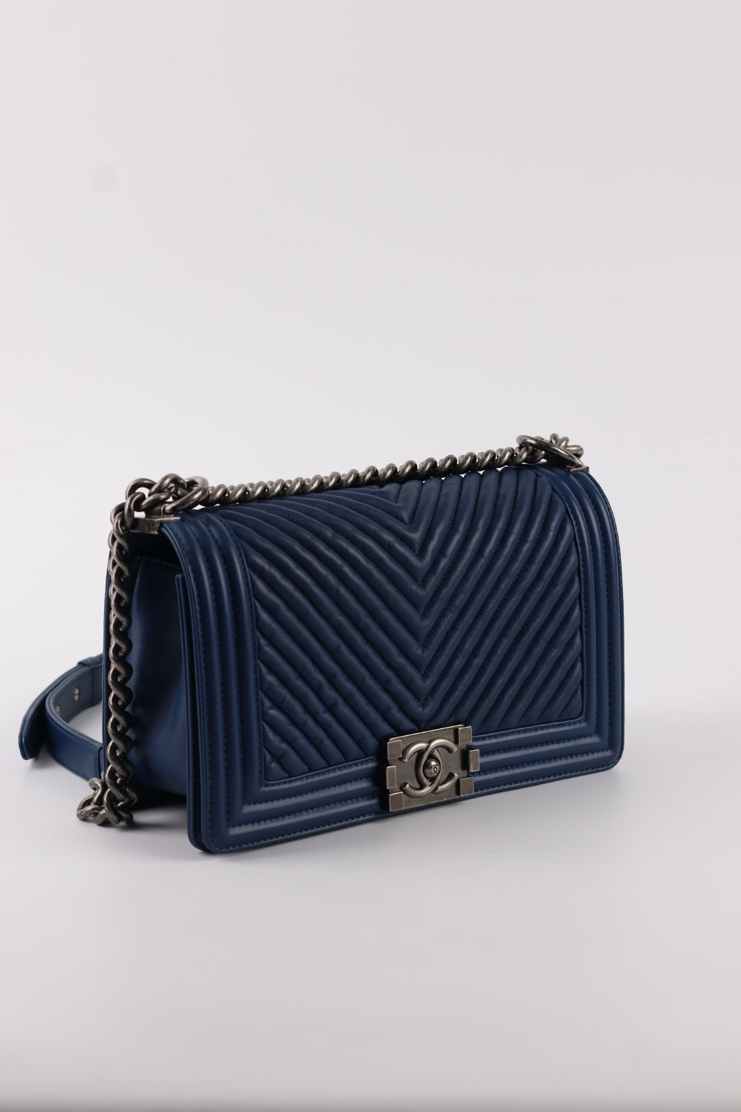Chanel Boy Media in Pelle Blu