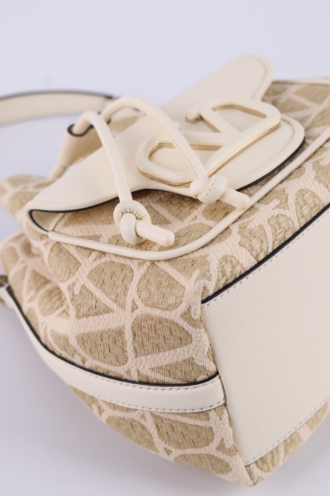 Valentino Bucket Locò Iconographe