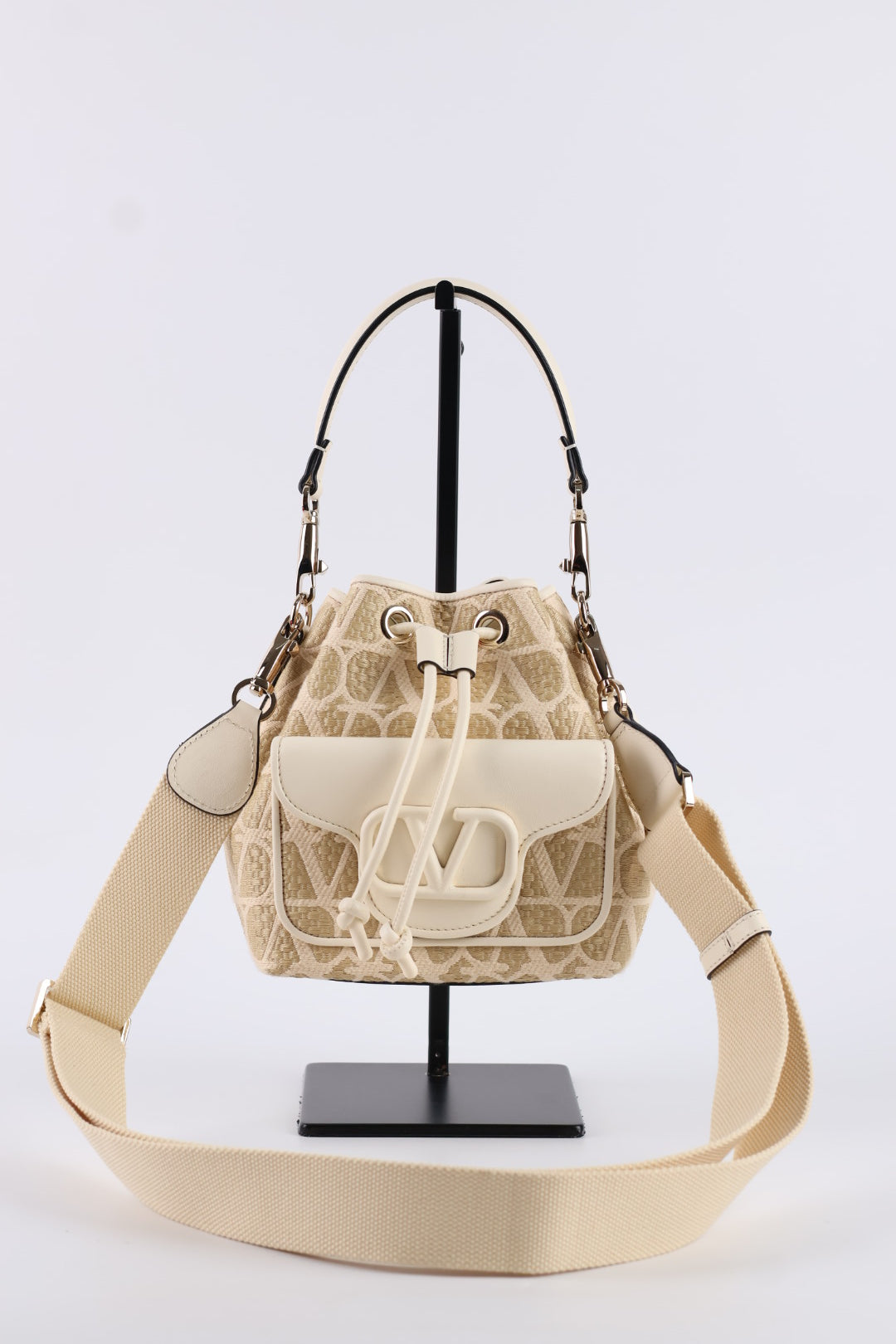 Valentino Bucket Locò Iconographe