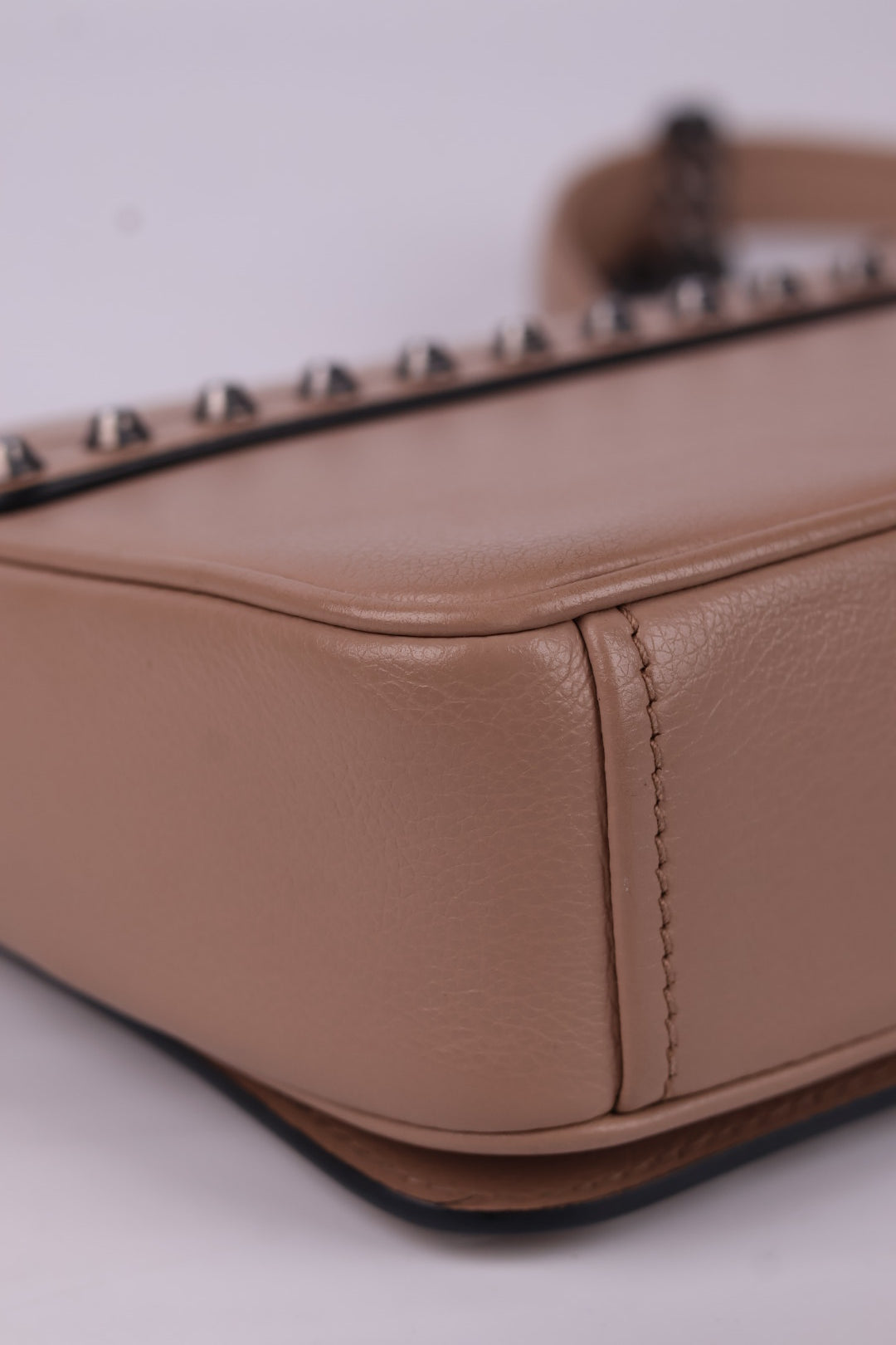 Prada Pattina Borchie in Pelle