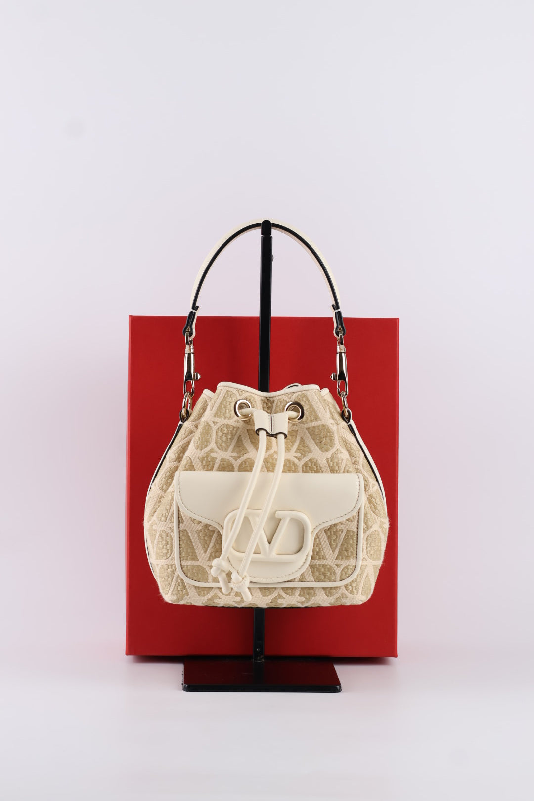 Valentino Bucket Locò Iconographe