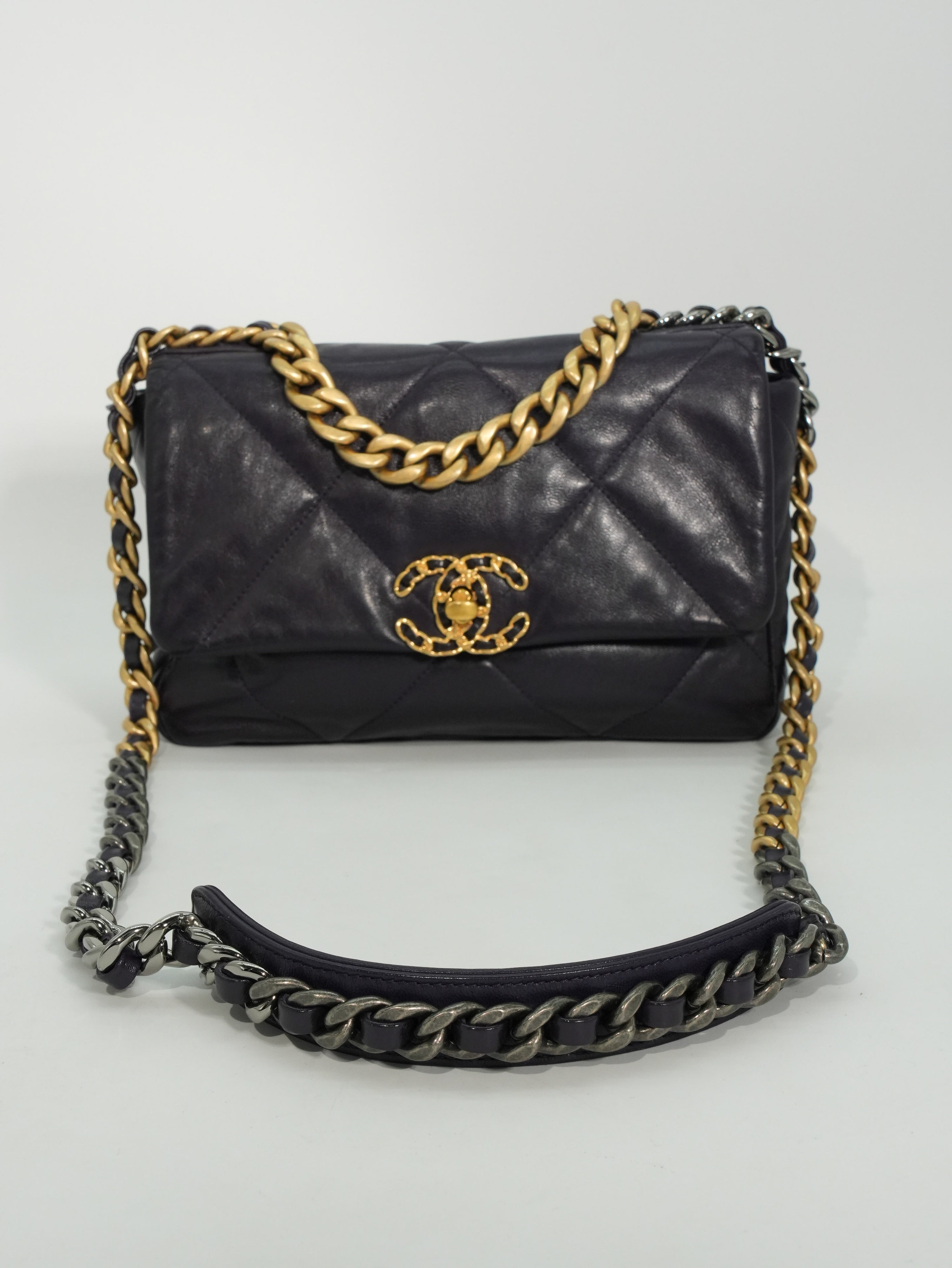 Chanel 19 Media in Pelle