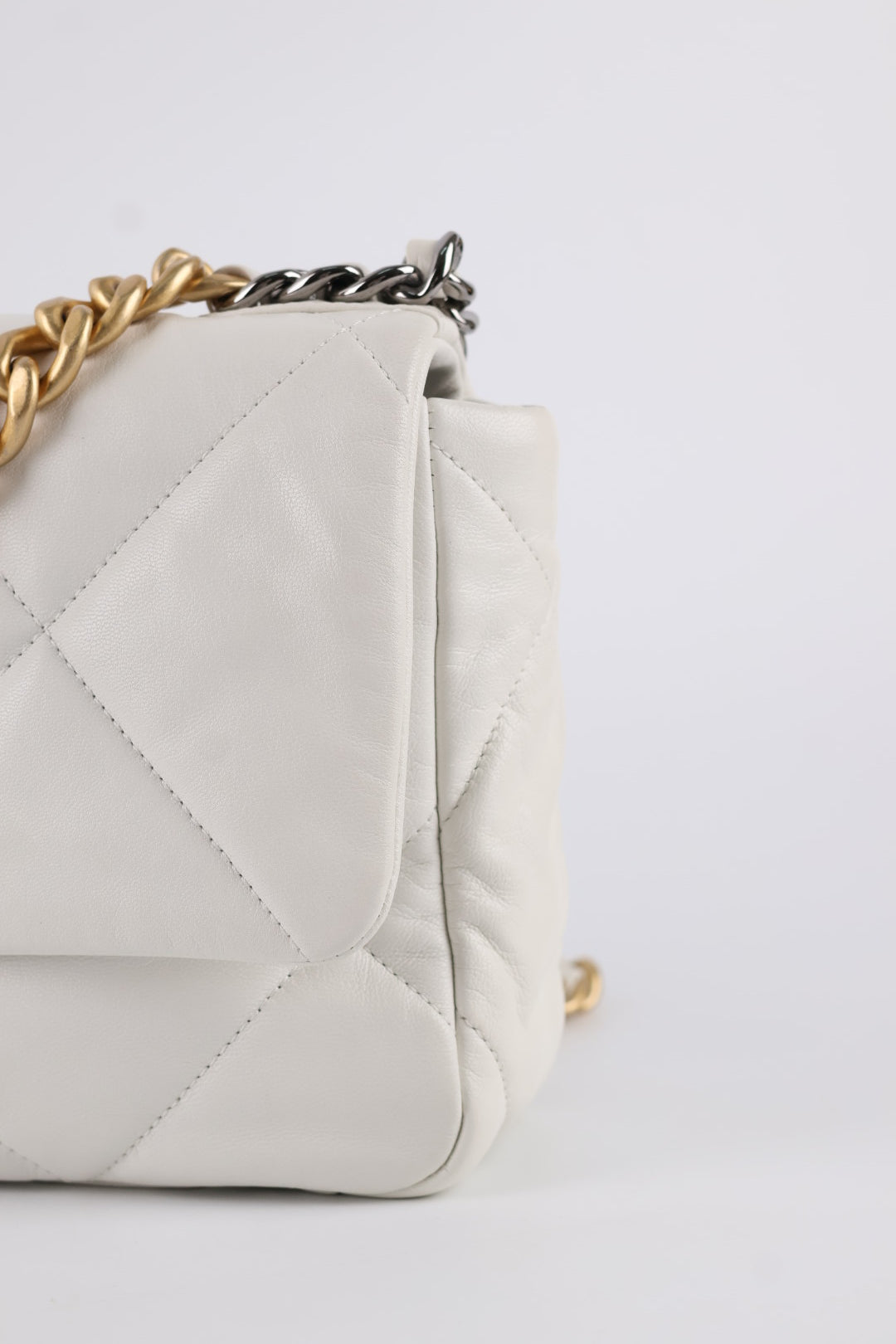 Chanel 19 in Pelle