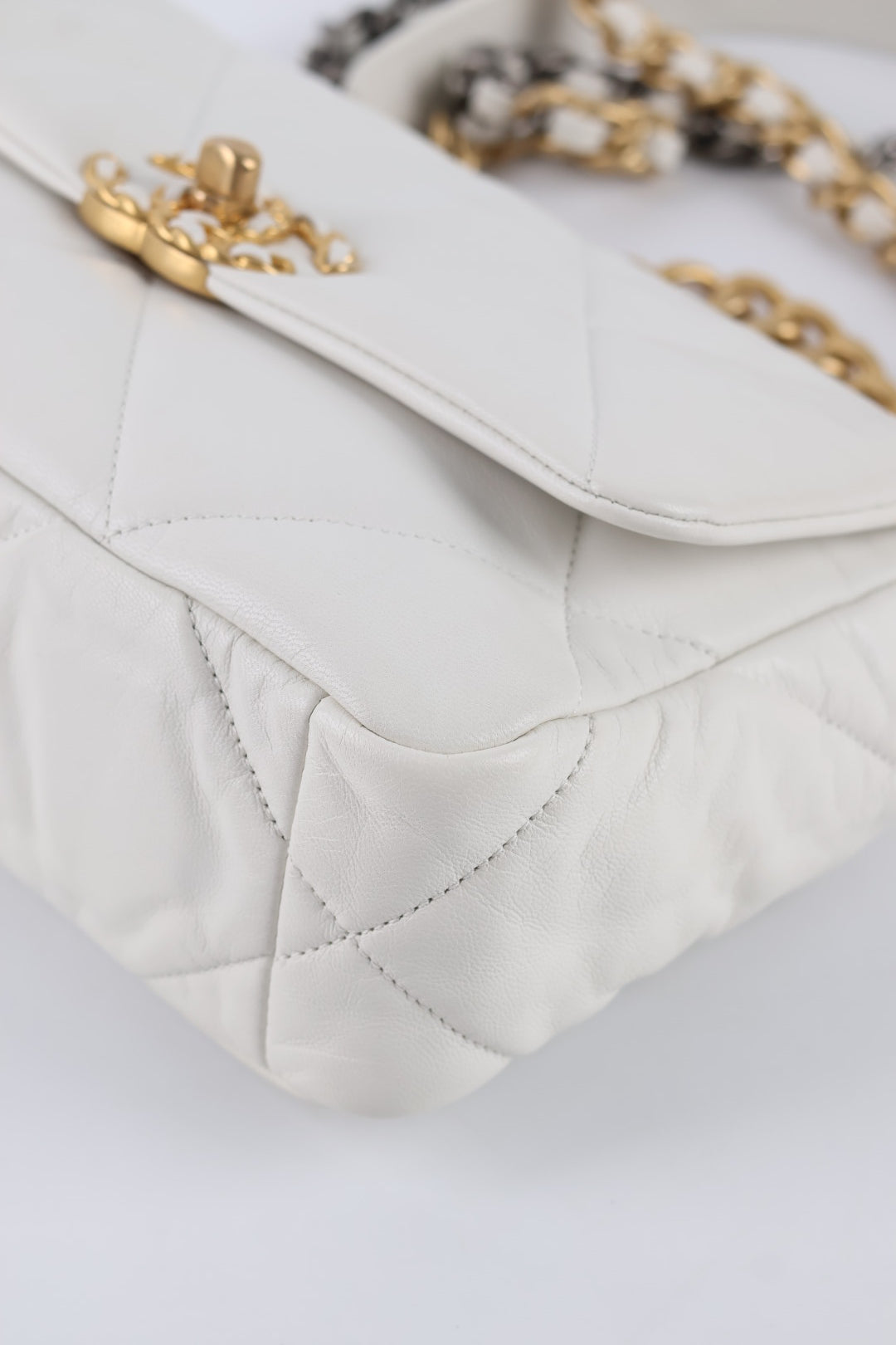 Chanel 19 in Pelle