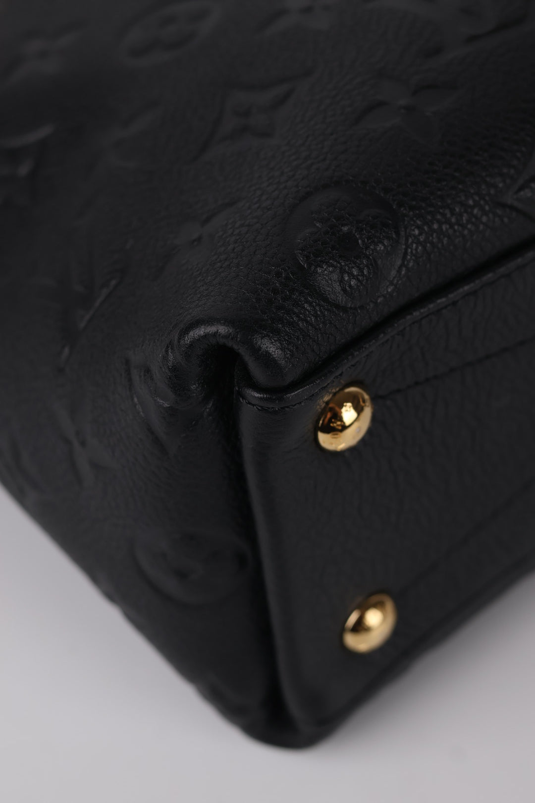 Louis Vuitton V Tote BB Empreinte
