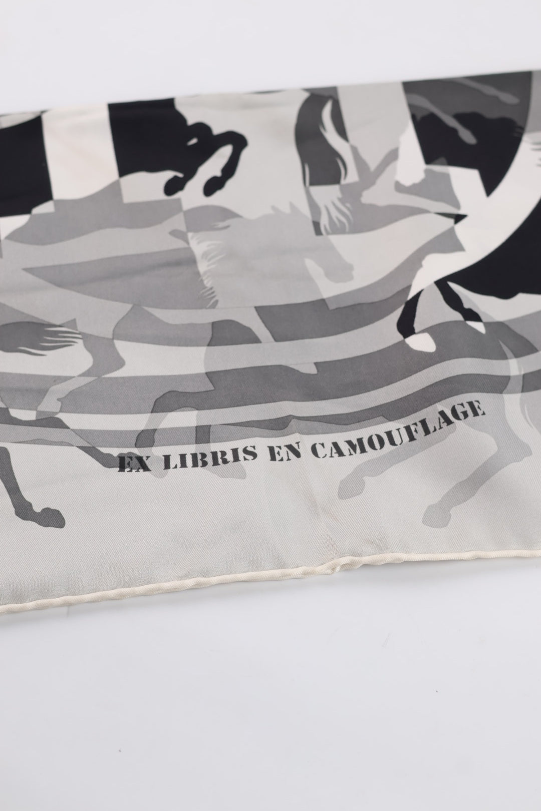 Hermès Carré 90 Ex Libris En Camouflage