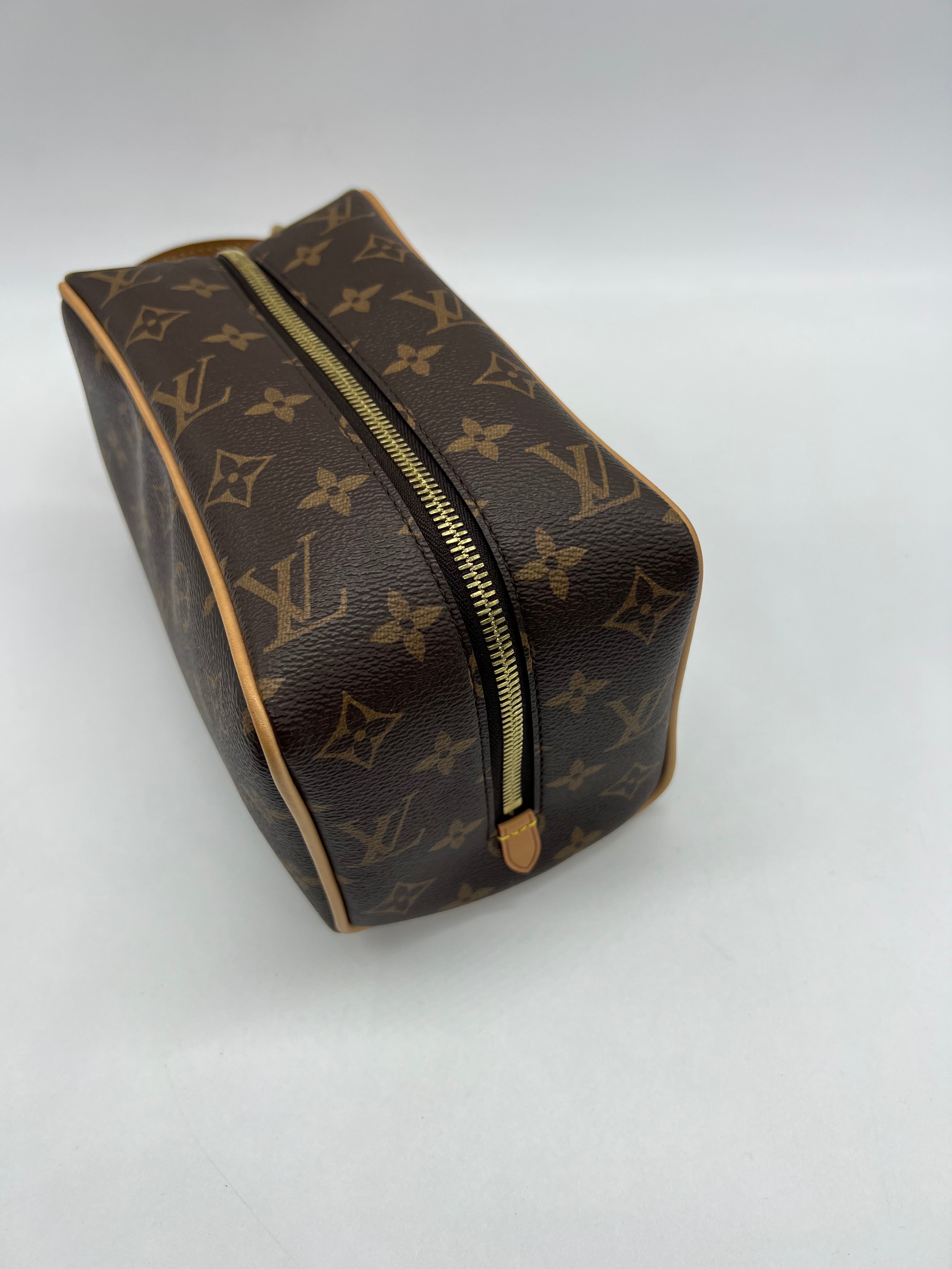 Louis Vuitton Trousse Toilette Locker Dopp Kit