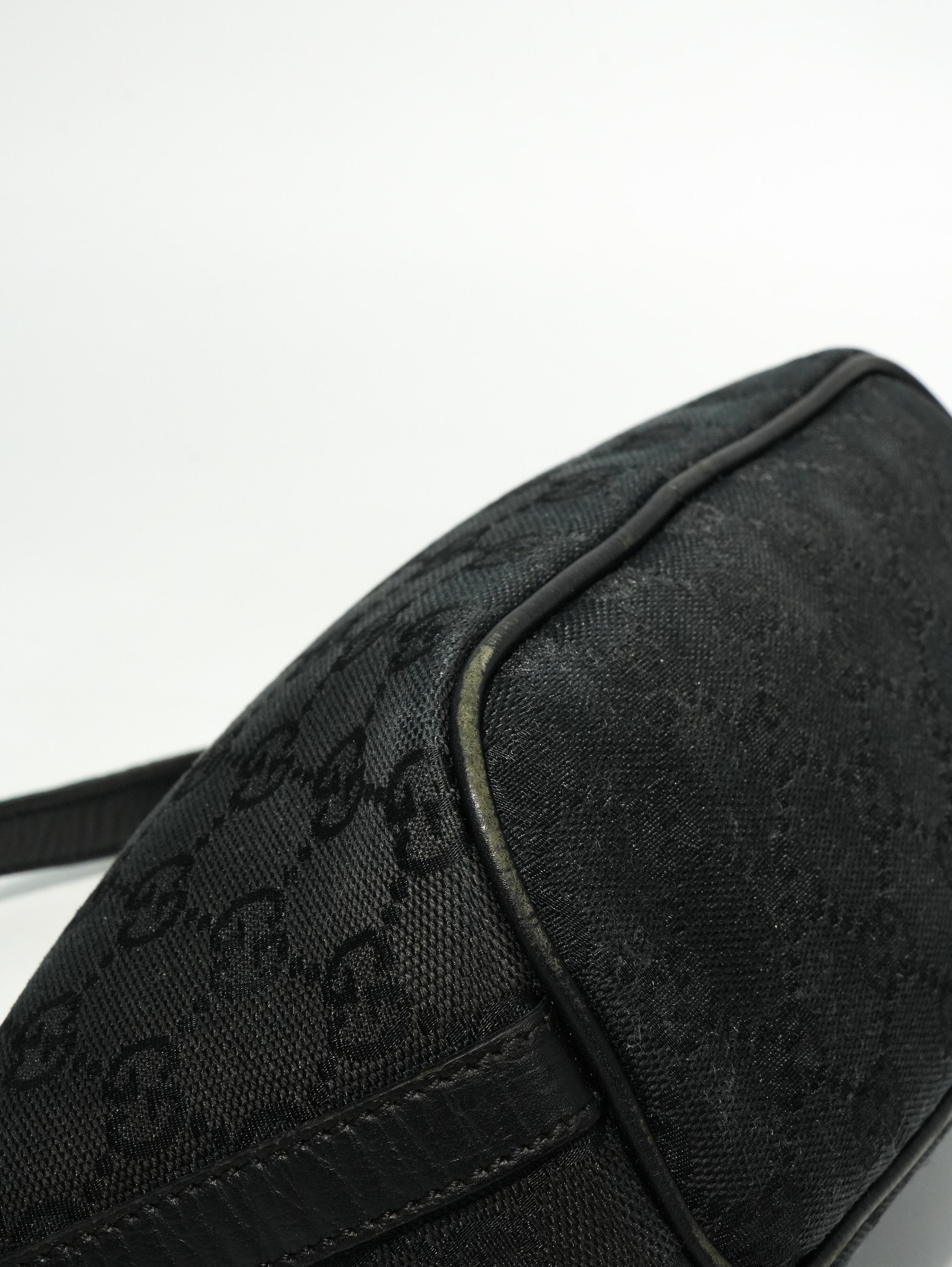 Gucci Boat Bag GG Wave