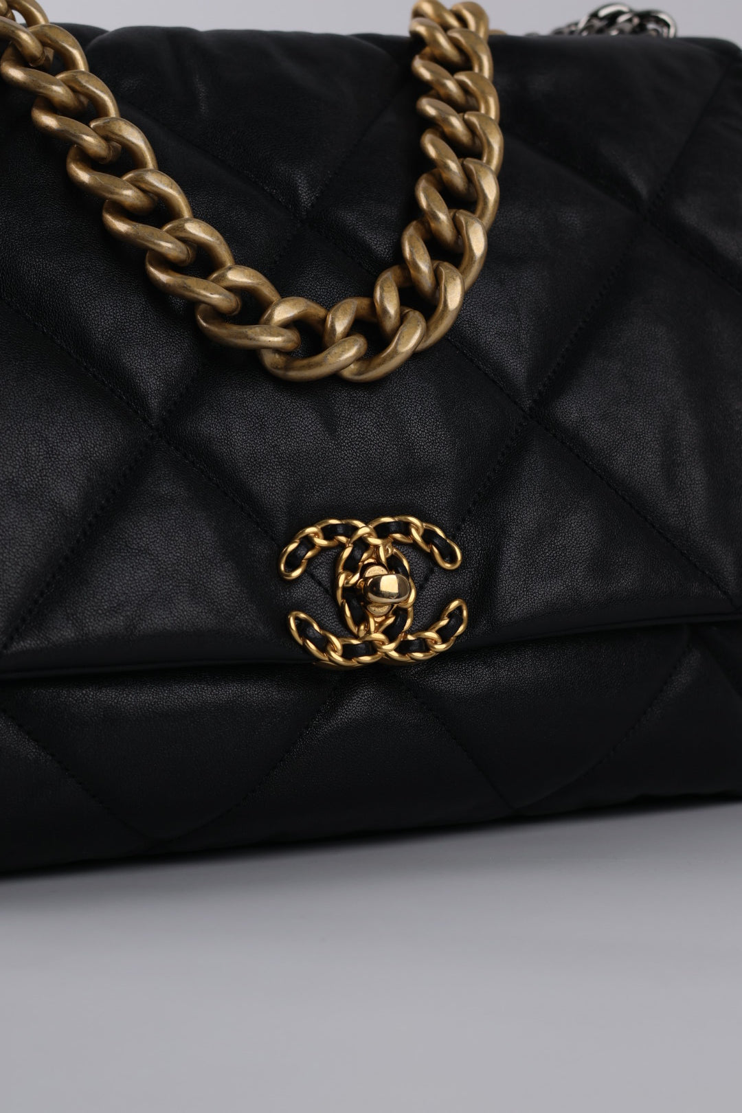 Chanel 19 Large in Pelle