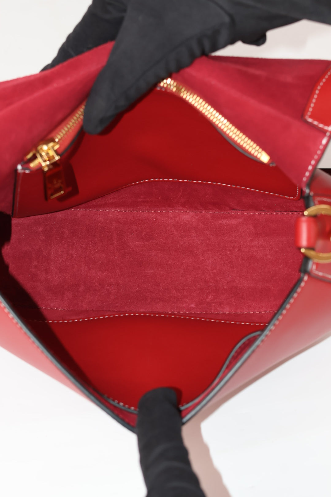 Valentino Ohval in pelle