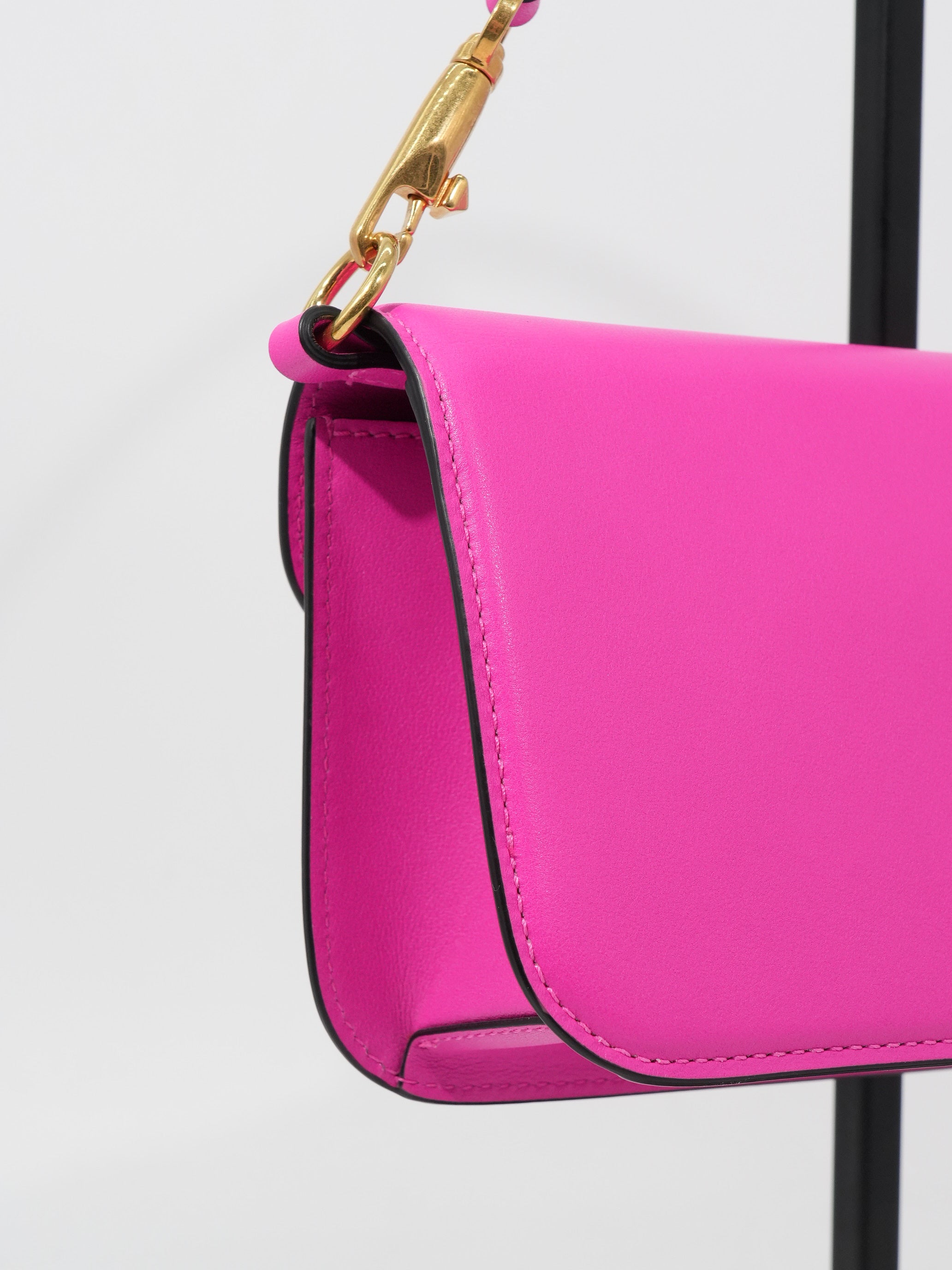 Valentino Locó Media