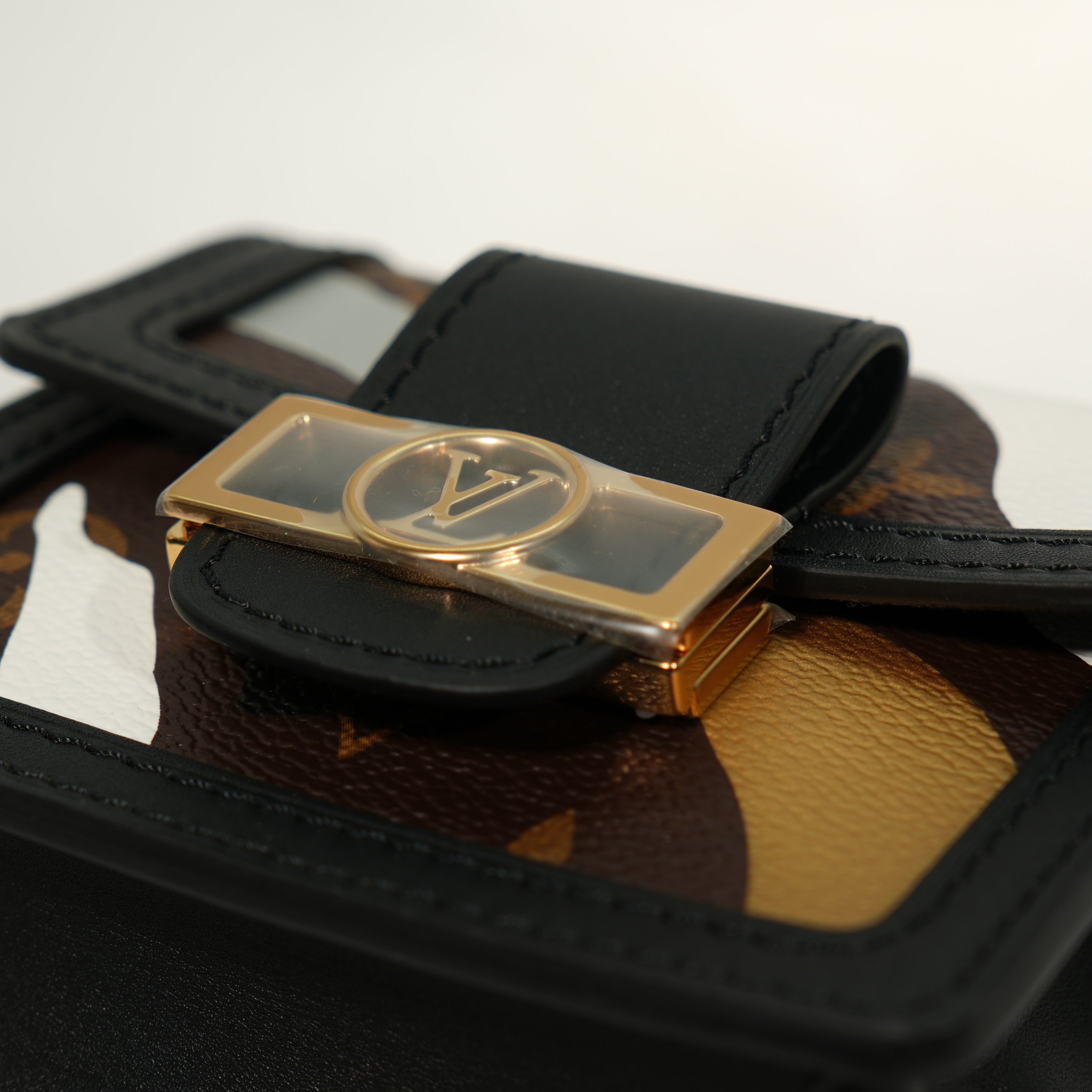 Louis Vuitton Marsupio Dauphine x LOL