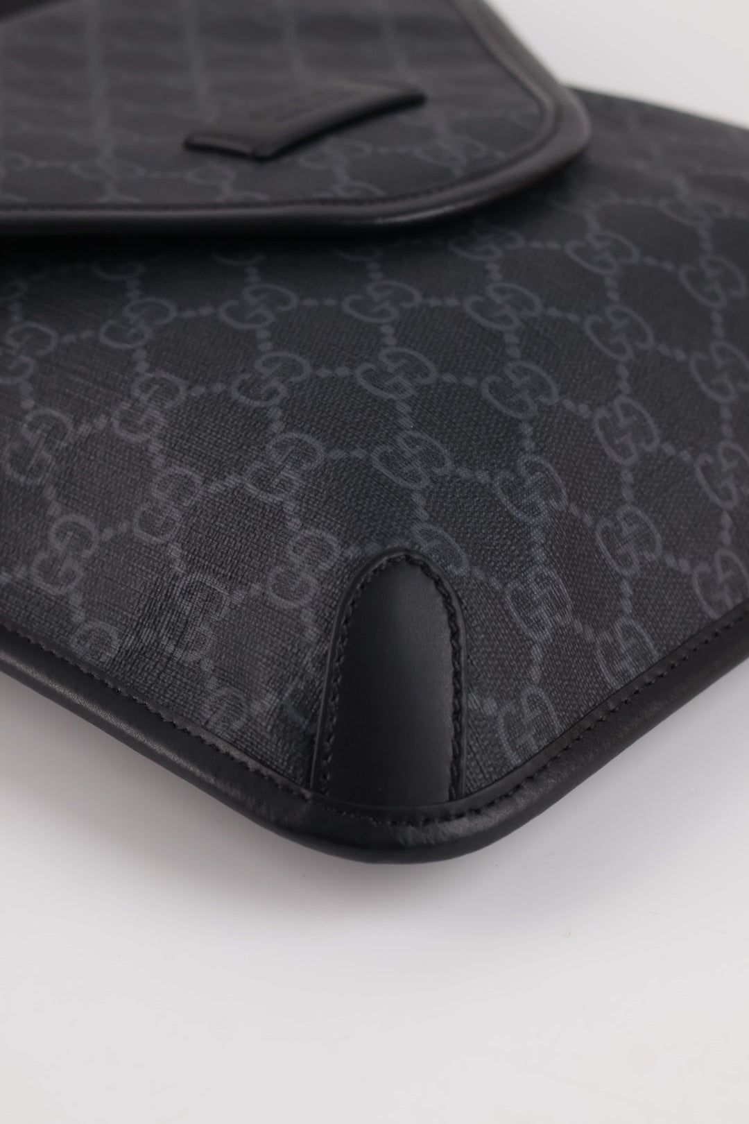 Gucci Messenger GG Supreme Small