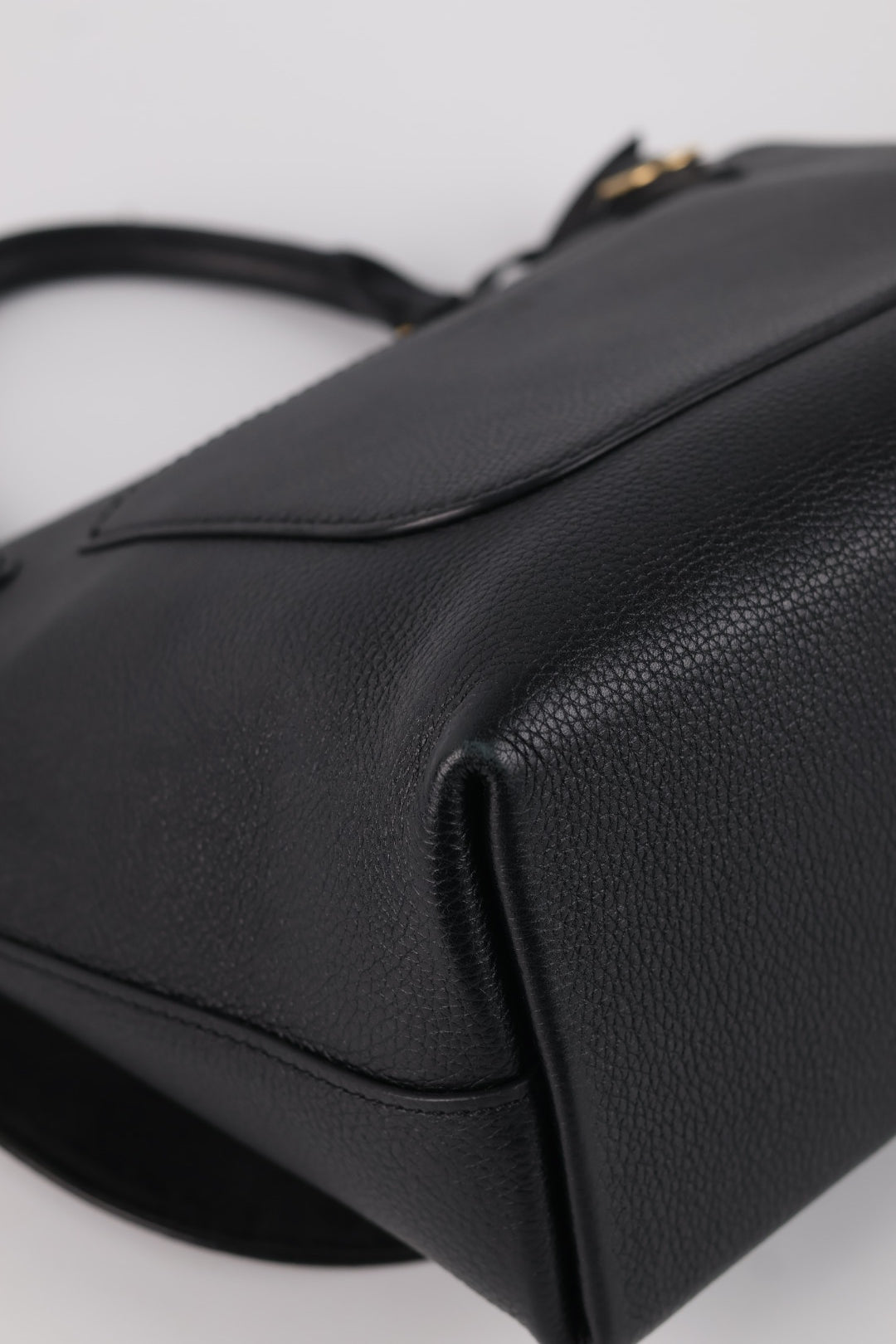 Louis Vuitton Volta Taurillon