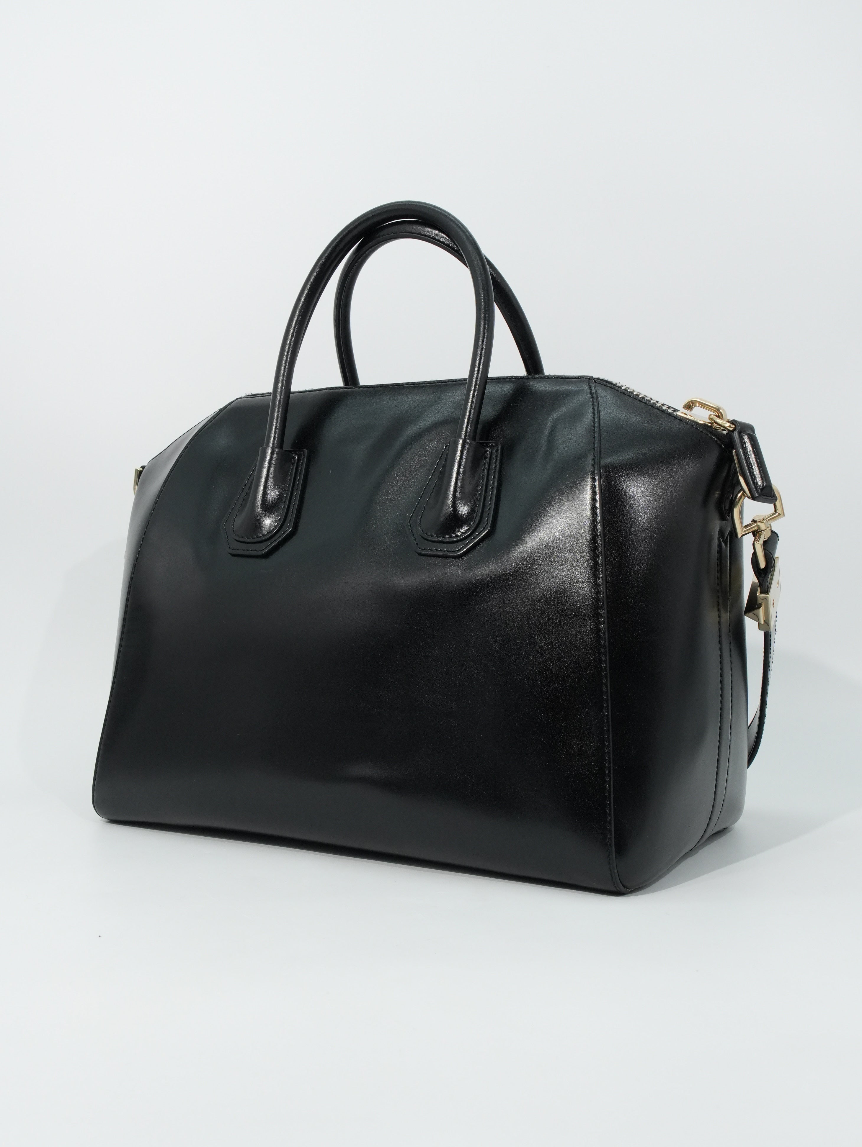 Givenchy Antigona Media