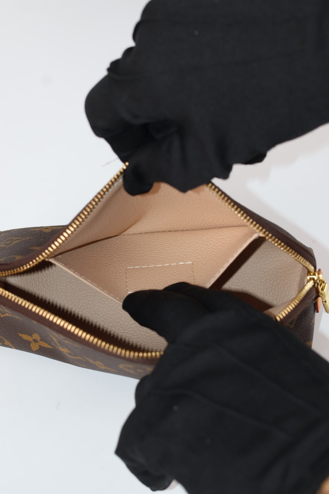 Louis Vuitton Pochette Cosmetique Pm