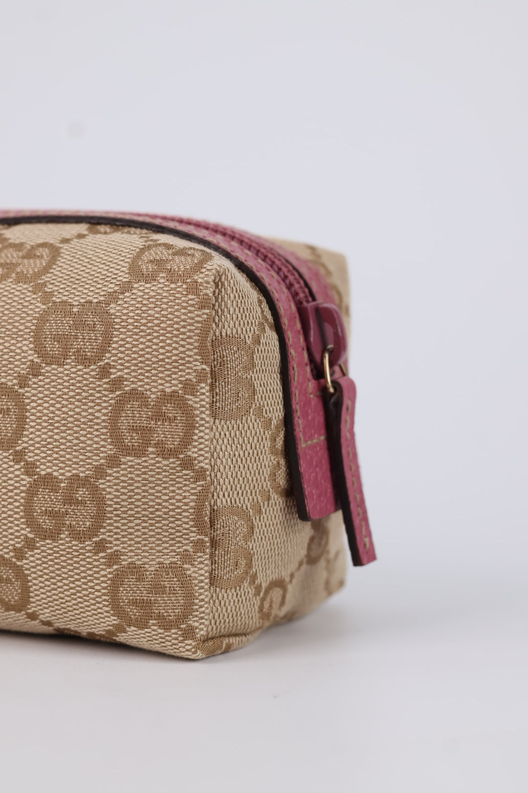 Gucci Mini Pouch GG Wave