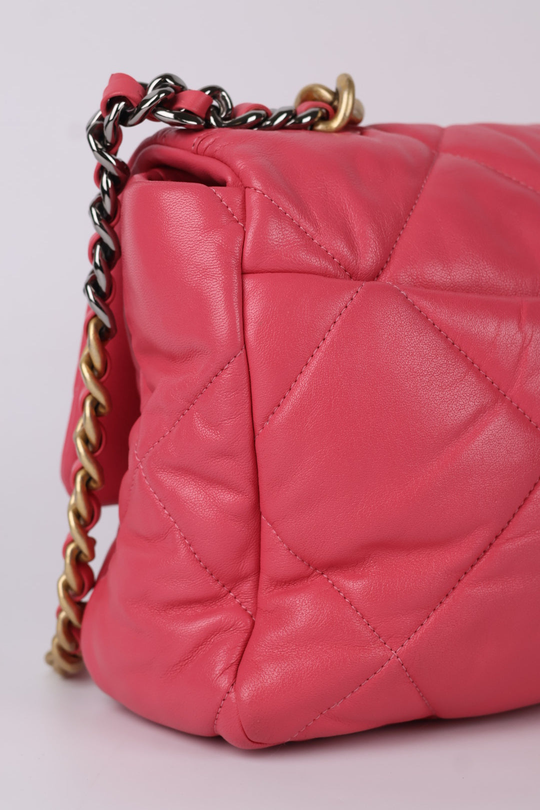 Chanel 19 Media in Pelle d’Agnello