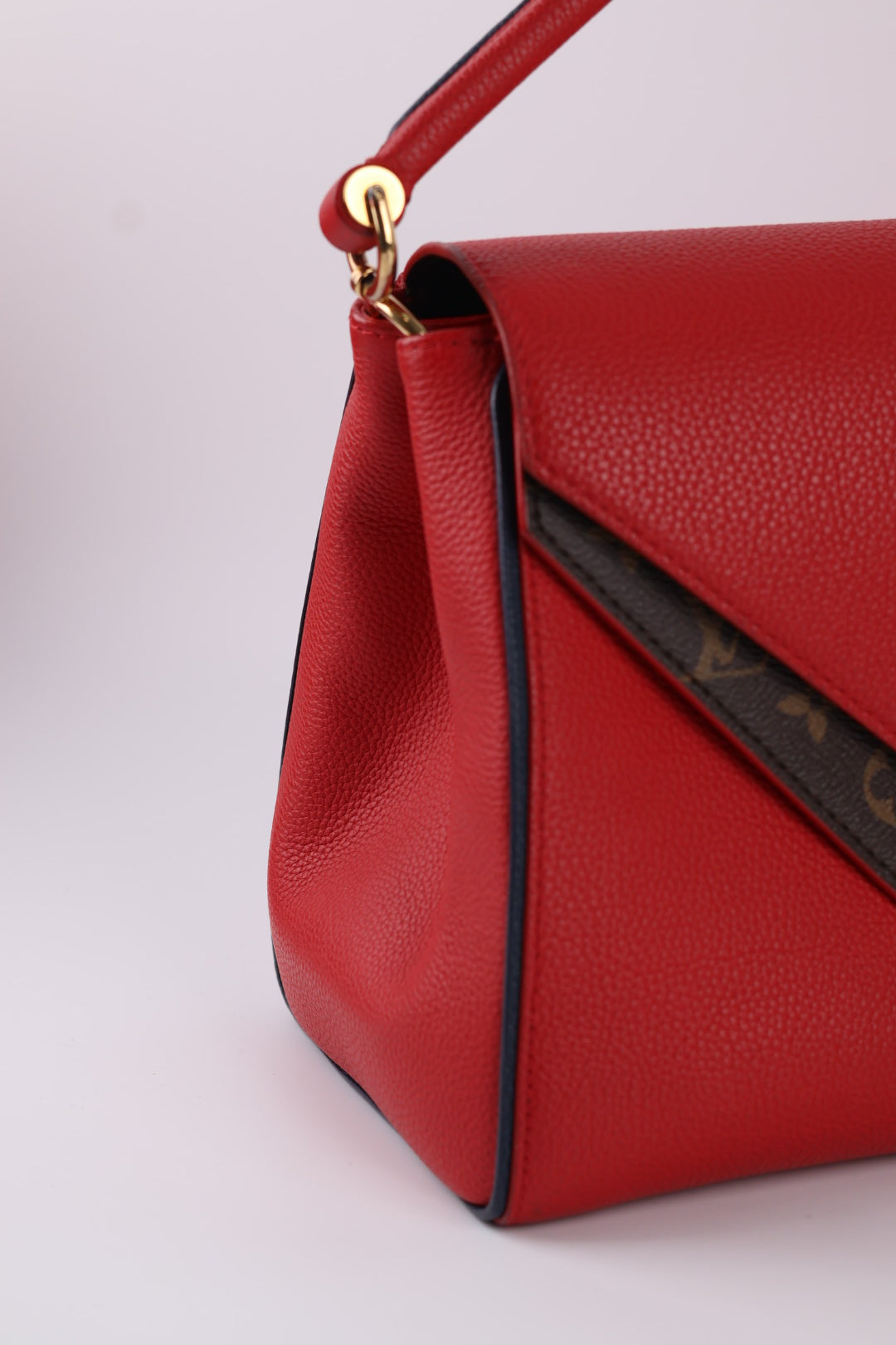 Louis Vuitton Double V